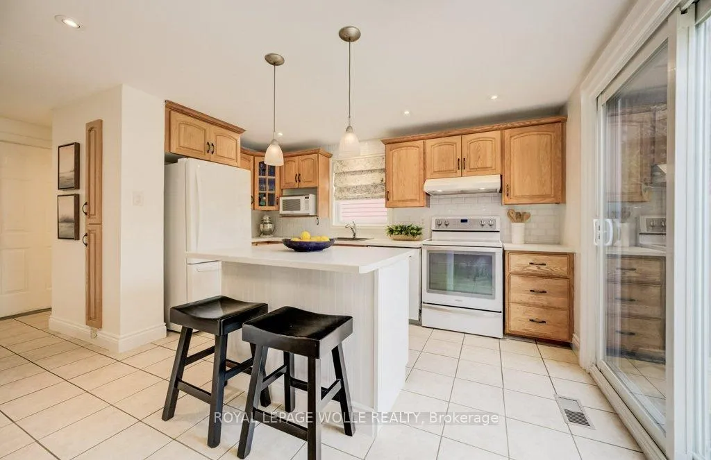 Photo 9 of 106 Parkland Crescent, Waterloo — HOMEH