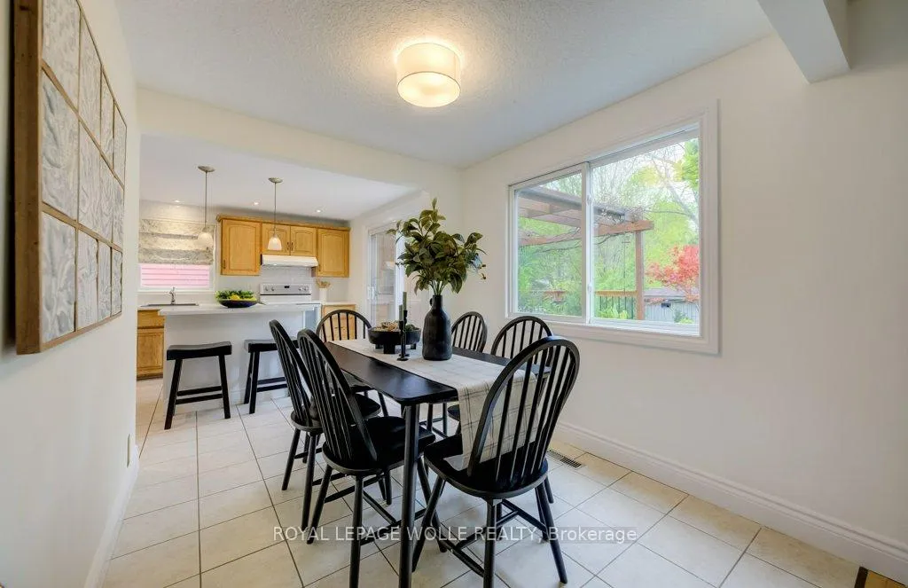 Photo 10 of 106 Parkland Crescent, Waterloo — HOMEH
