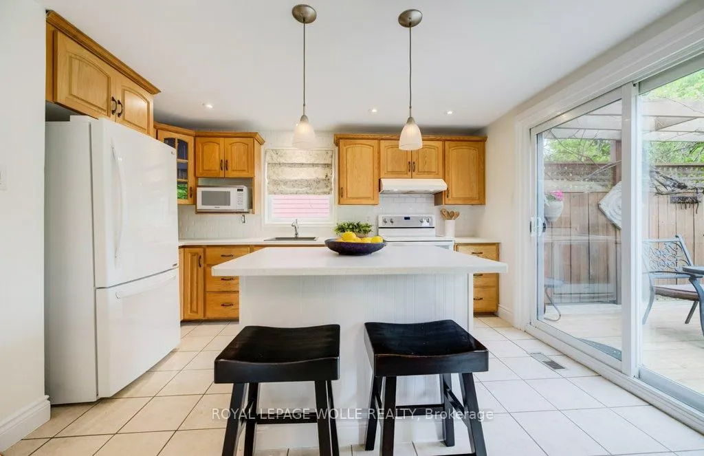 Photo 11 of 106 Parkland Crescent, Waterloo — HOMEH