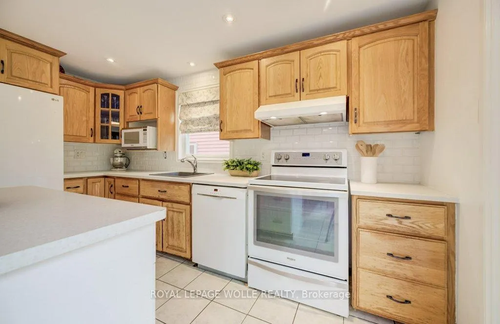 Photo 14 of 106 Parkland Crescent, Waterloo — HOMEH