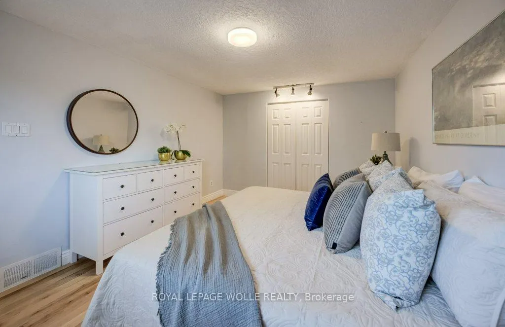 Photo 24 of 106 Parkland Crescent, Waterloo — HOMEH
