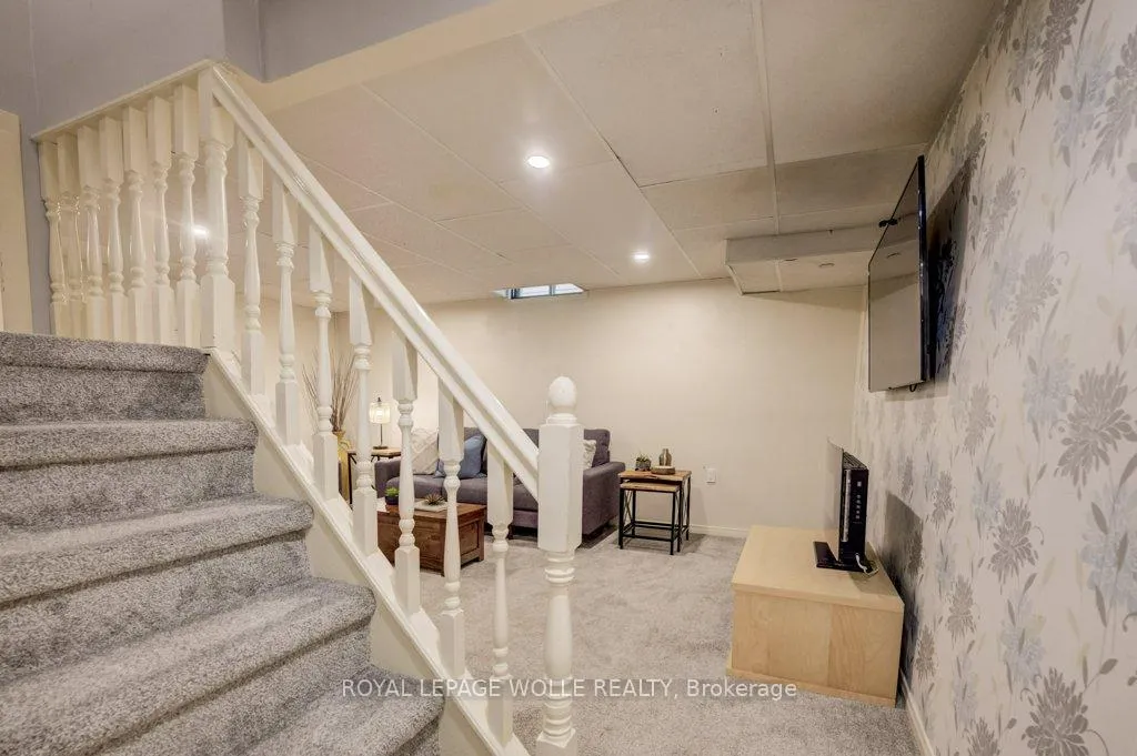 Photo 25 of 106 Parkland Crescent, Waterloo — HOMEH