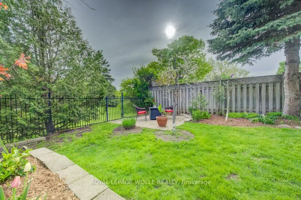 Photo 37 of 106 Parkland Crescent, Waterloo — HOMEH