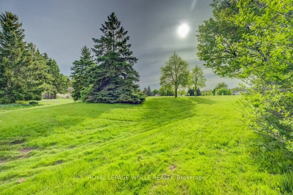 Photo 40 of 106 Parkland Crescent, Waterloo — HOMEH
