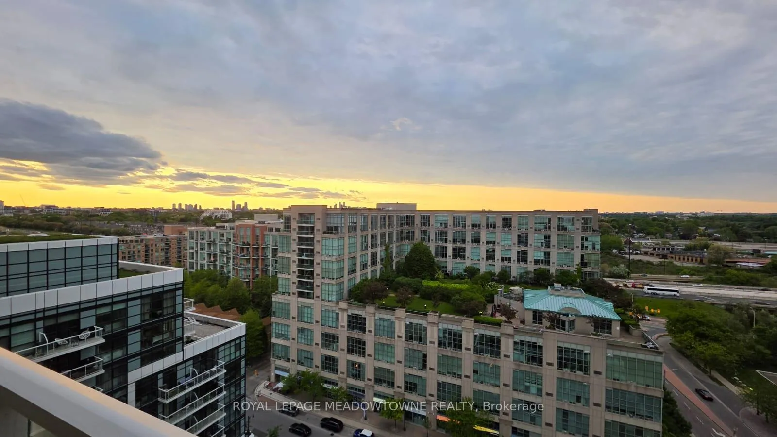Photo 6 of Unit 1511, 251 Manitoba Street, Etobicoke, Mimico — HOMEH
