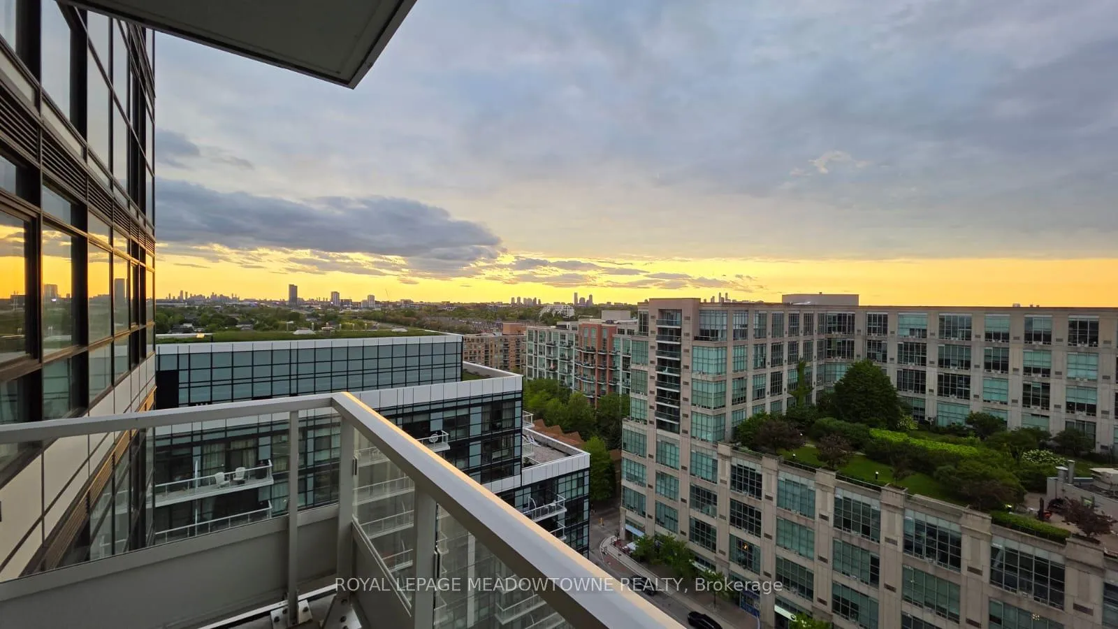 Photo 7 of Unit 1511, 251 Manitoba Street, Etobicoke, Mimico — HOMEH