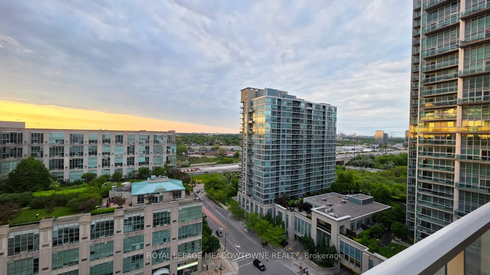 Photo 11 of Unit 1511, 251 Manitoba Street, Etobicoke, Mimico — HOMEH