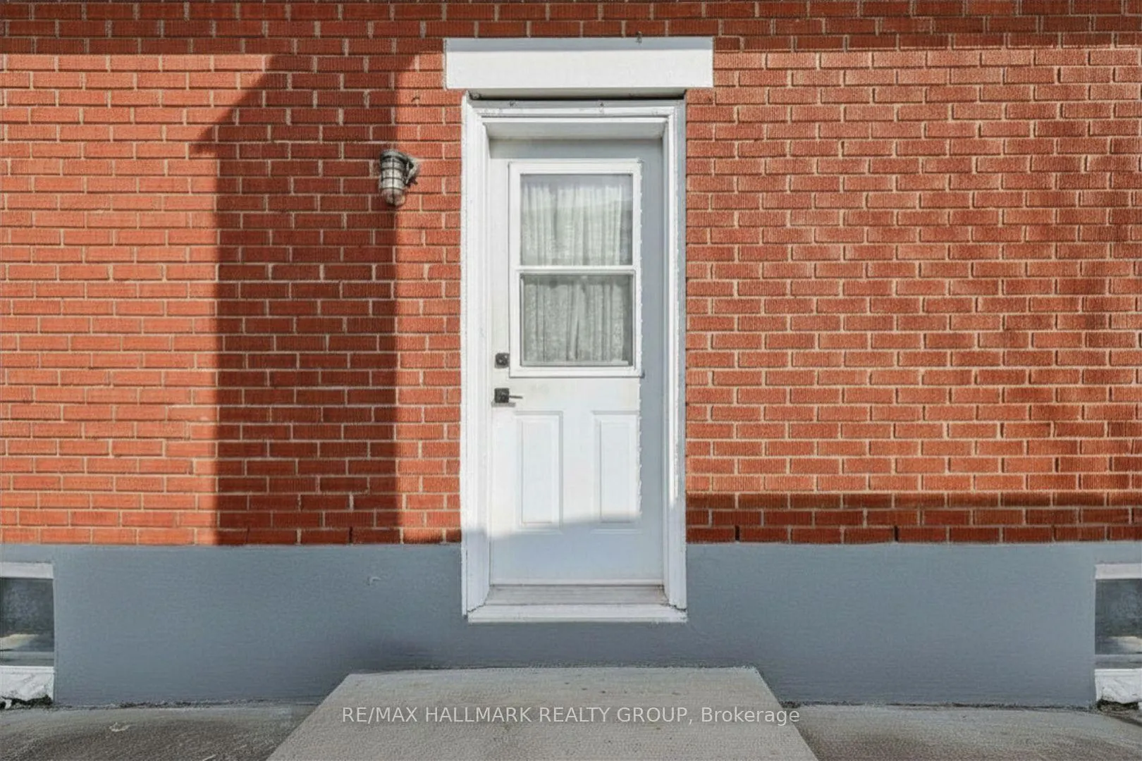 Photo 2 of Unit B, 1307 Vancouver Avenue, Ottawa, Ellwood — HOMEH