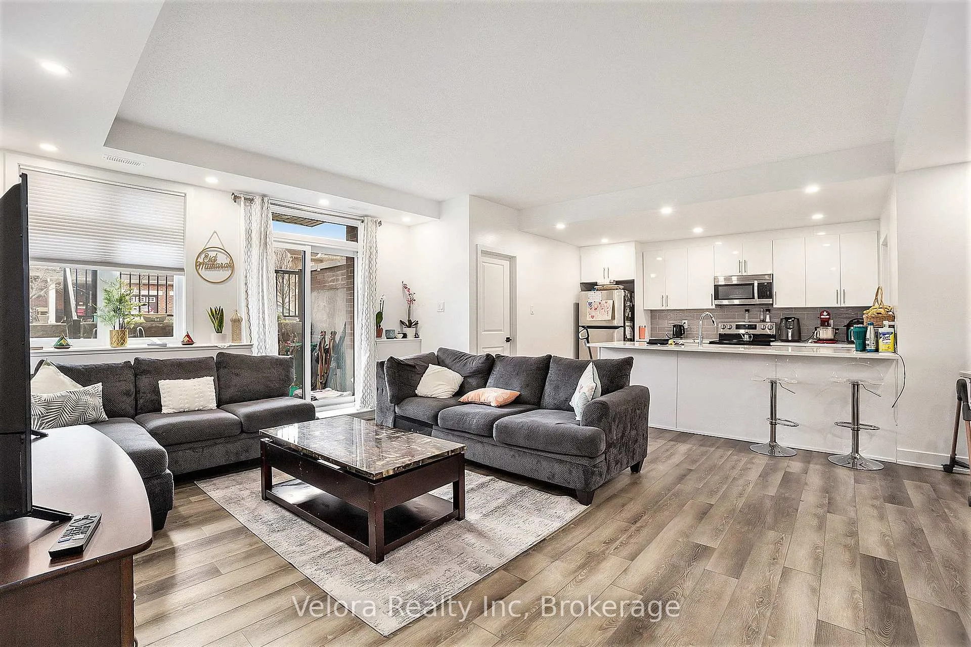 Photo 3 of Unit E, 390 Rolling Meadow Crescent E, Ottawa, Mer Bleue/Bradley Estates/Anderson Park — HOMEH