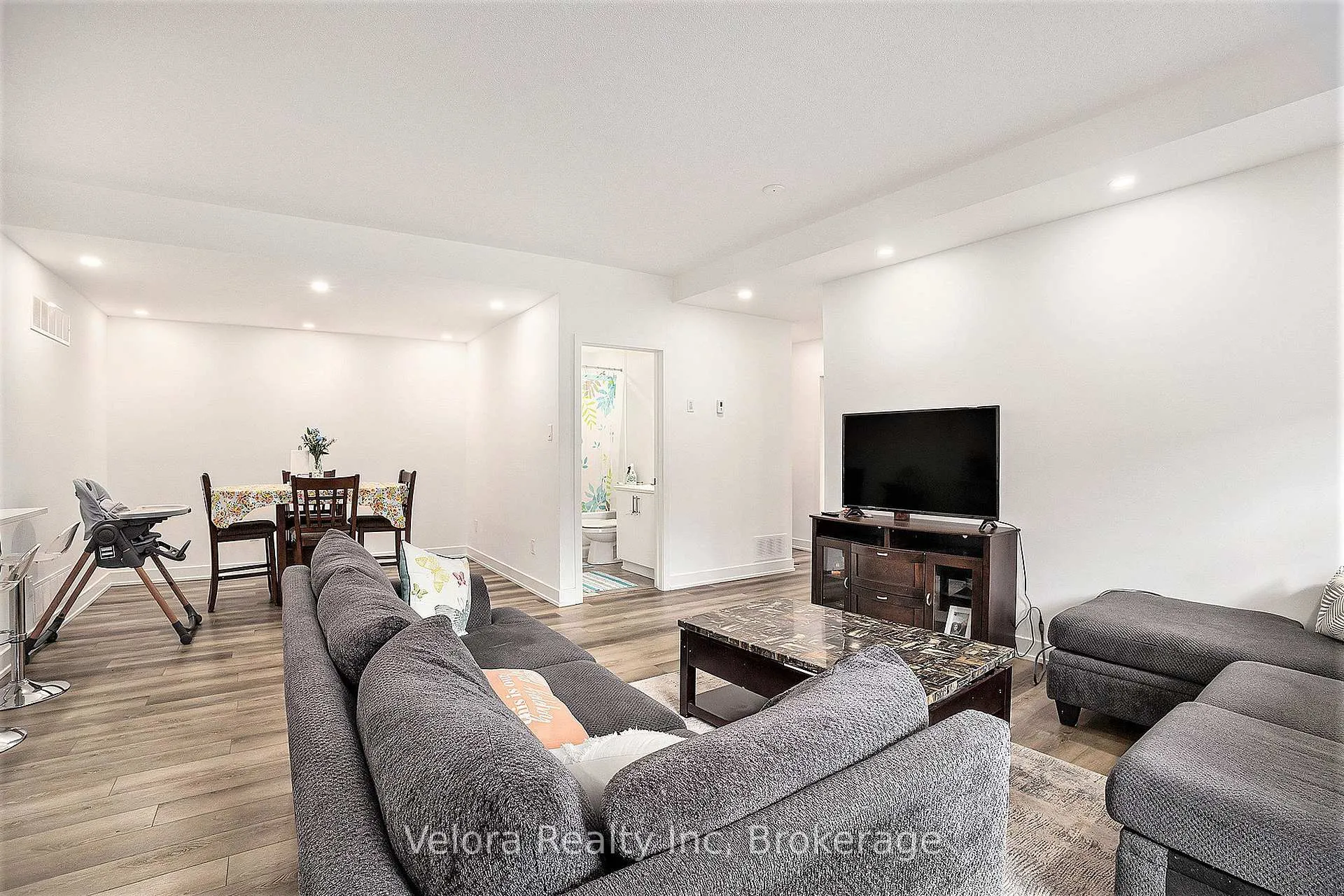 Photo 4 of Unit E, 390 Rolling Meadow Crescent E, Ottawa, Mer Bleue/Bradley Estates/Anderson Park — HOMEH