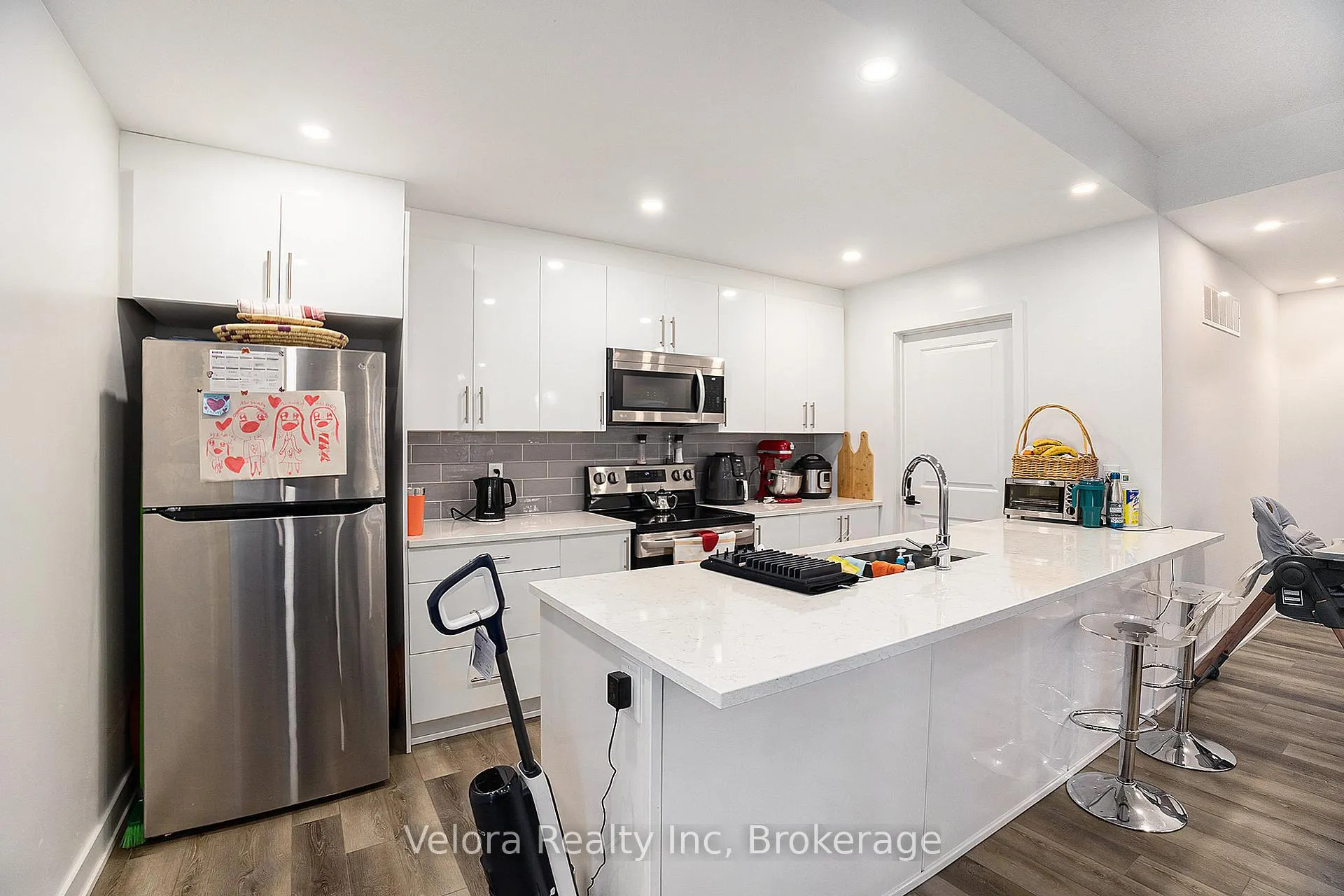 Photo 7 of Unit E, 390 Rolling Meadow Crescent E, Ottawa, Mer Bleue/Bradley Estates/Anderson Park — HOMEH