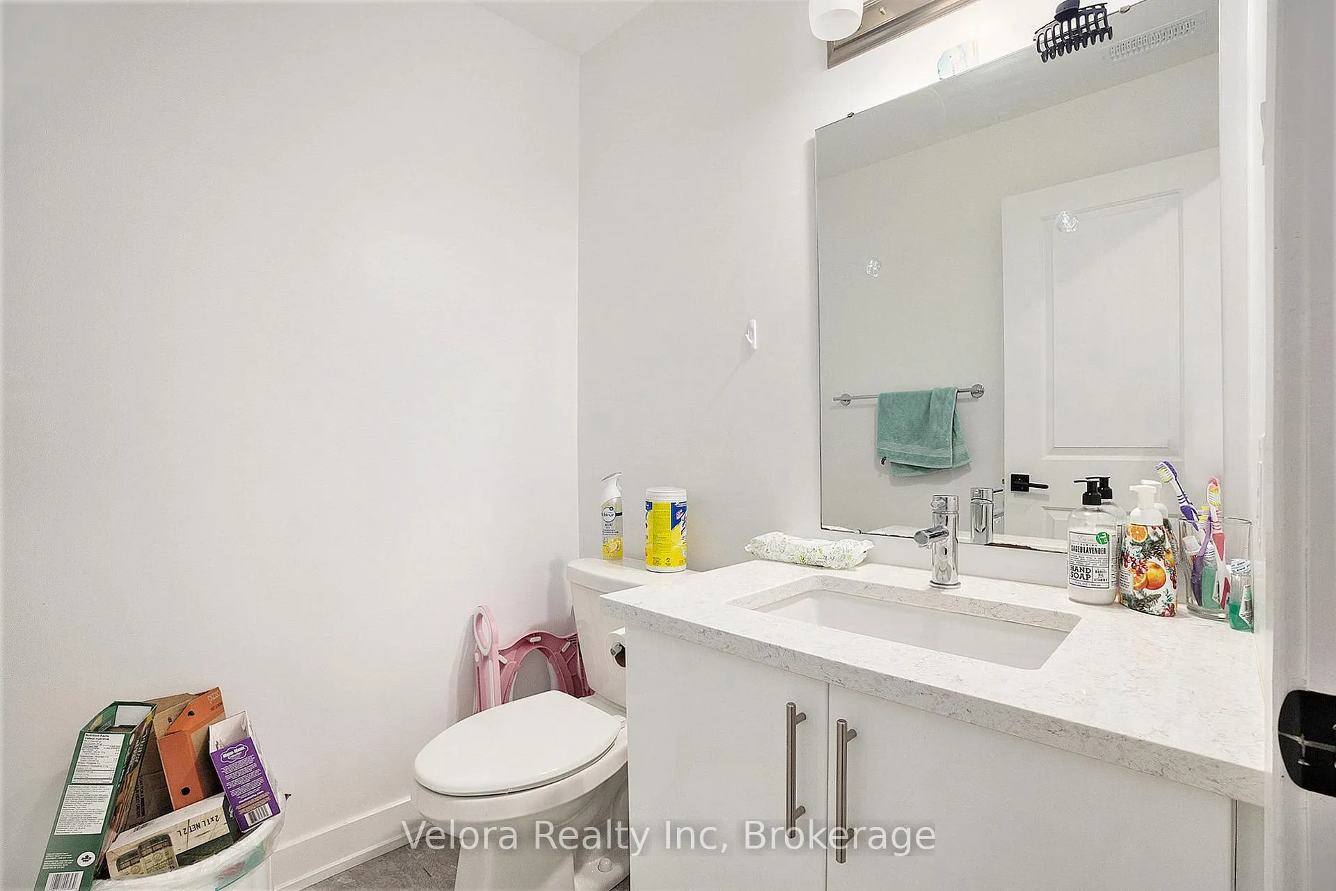 Photo 8 of Unit E, 390 Rolling Meadow Crescent E, Ottawa, Mer Bleue/Bradley Estates/Anderson Park — HOMEH