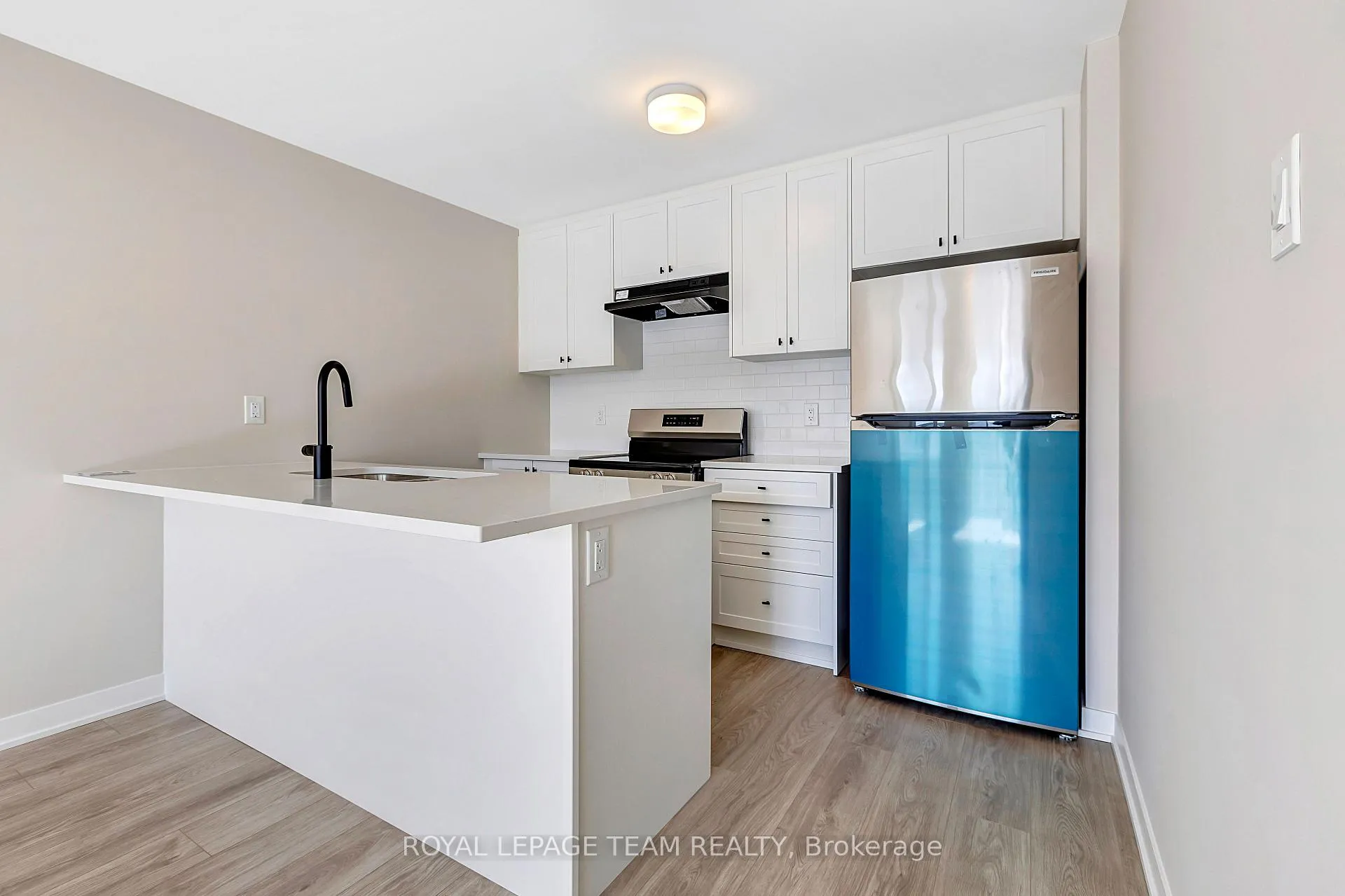 Photo 4 of 920 Parnian Private, Ottawa, Barrhaven - Half Moon Bay — HOMEH