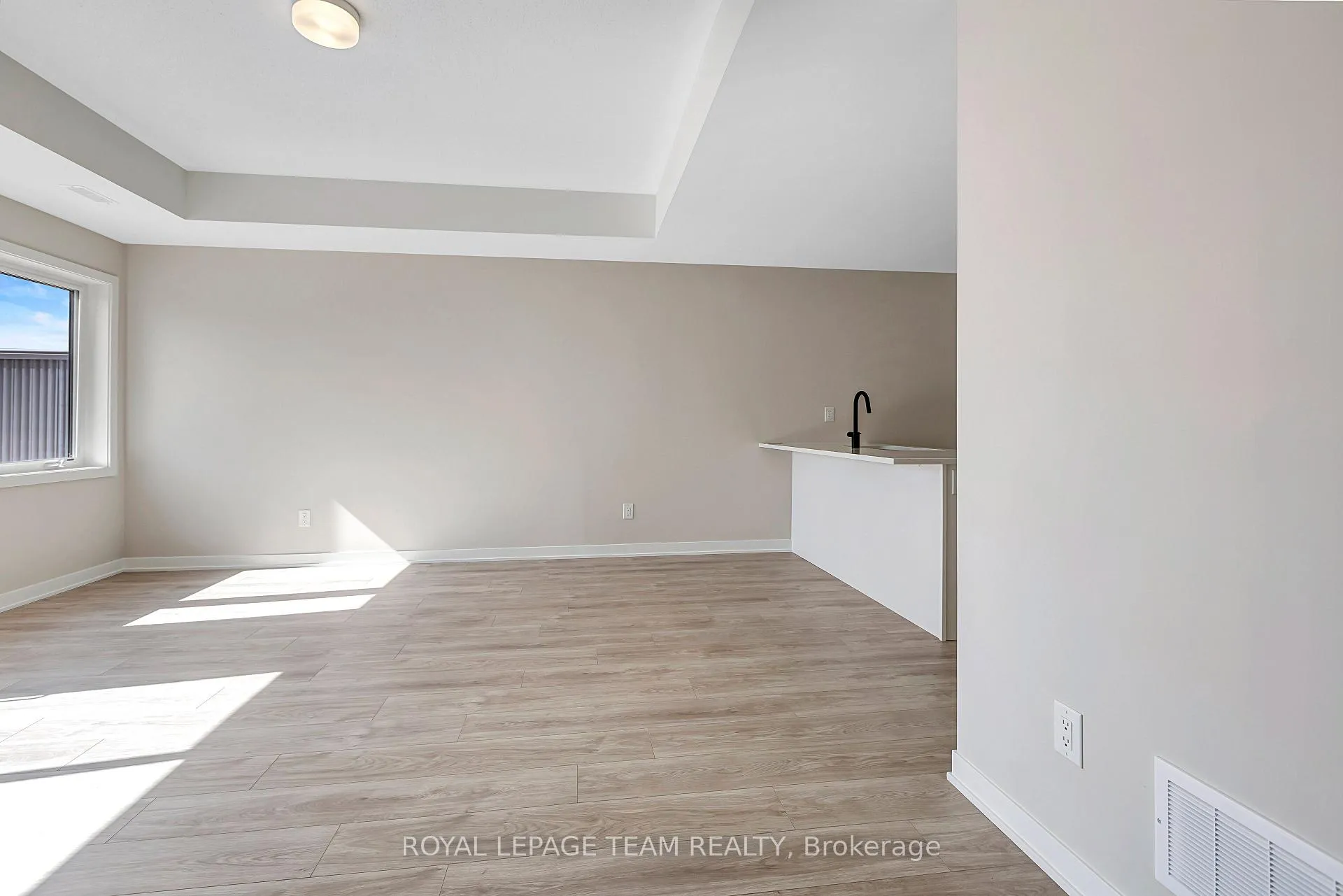 Photo 7 of 920 Parnian Private, Ottawa, Barrhaven - Half Moon Bay — HOMEH