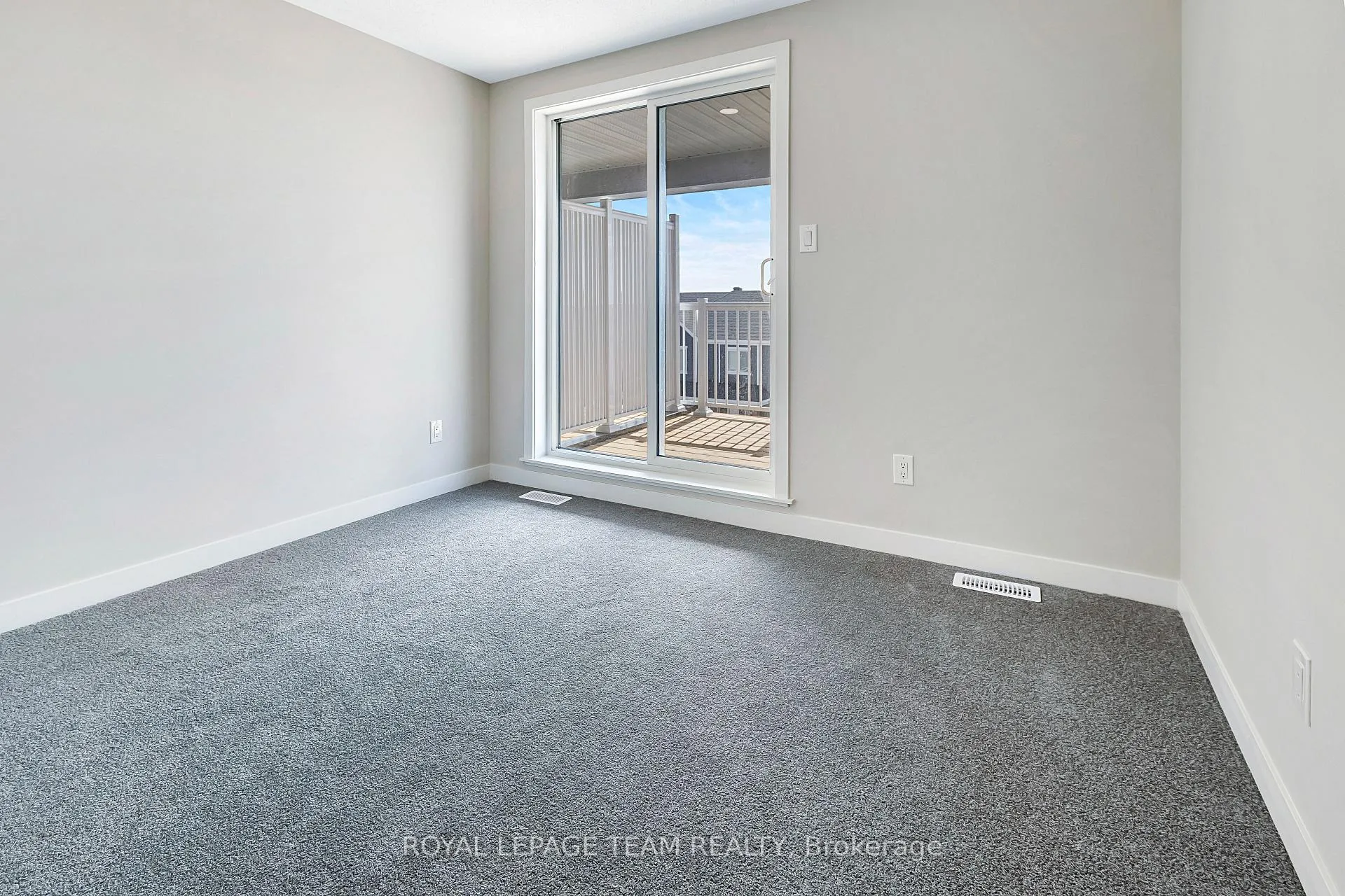 Photo 17 of 920 Parnian Private, Ottawa, Barrhaven - Half Moon Bay — HOMEH