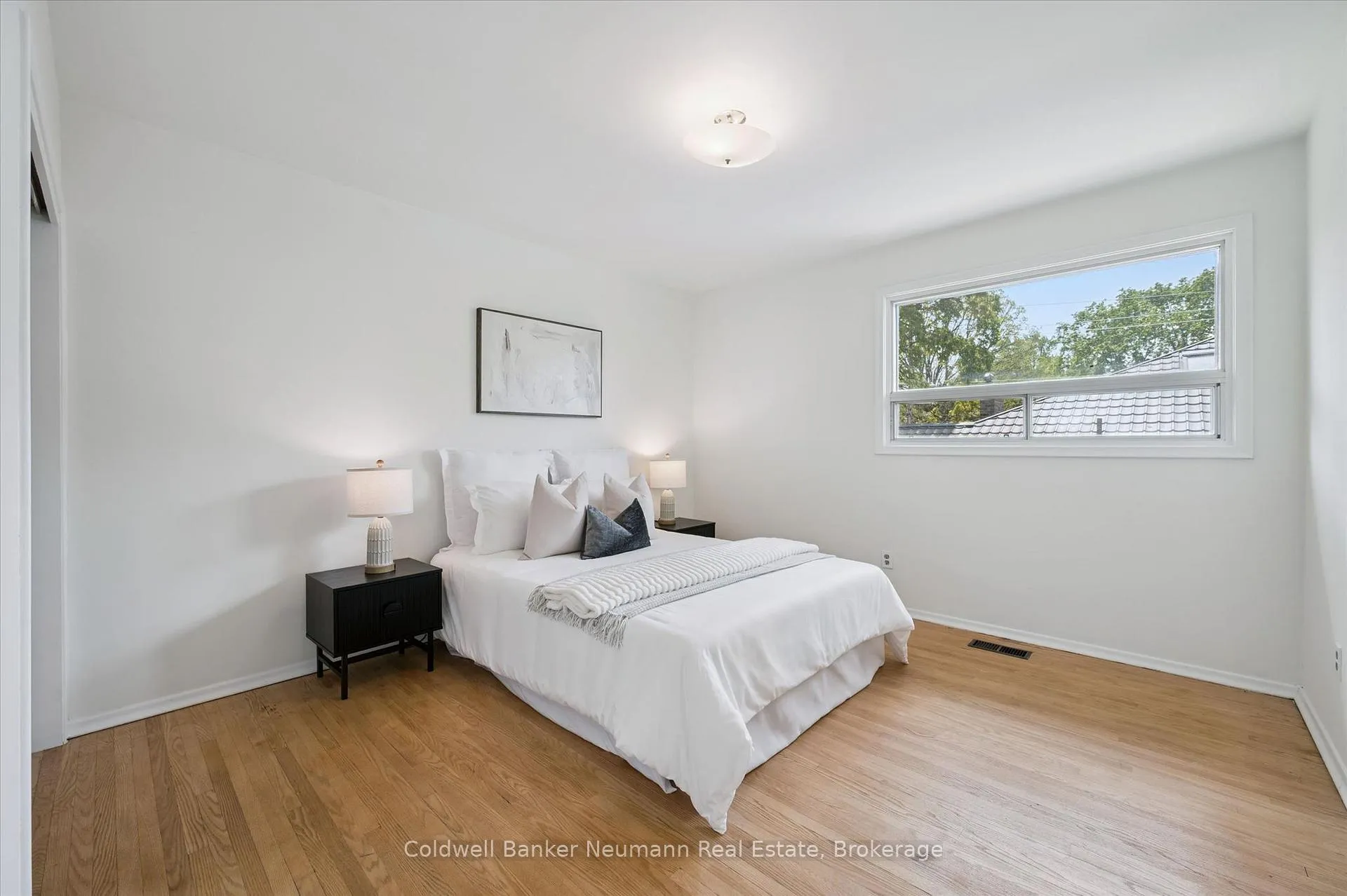 Photo 10 of 40 Fairview Boulevard, Guelph, Dovercliffe Park/Old University — HOMEH