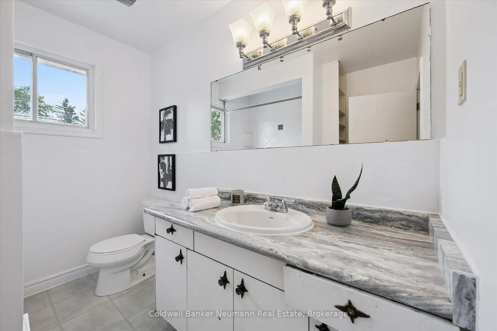 Photo 16 of 40 Fairview Boulevard, Guelph, Dovercliffe Park/Old University — HOMEH