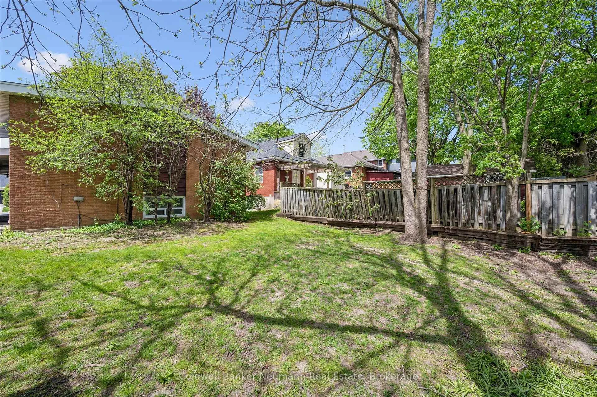 Photo 31 of 40 Fairview Boulevard, Guelph, Dovercliffe Park/Old University — HOMEH