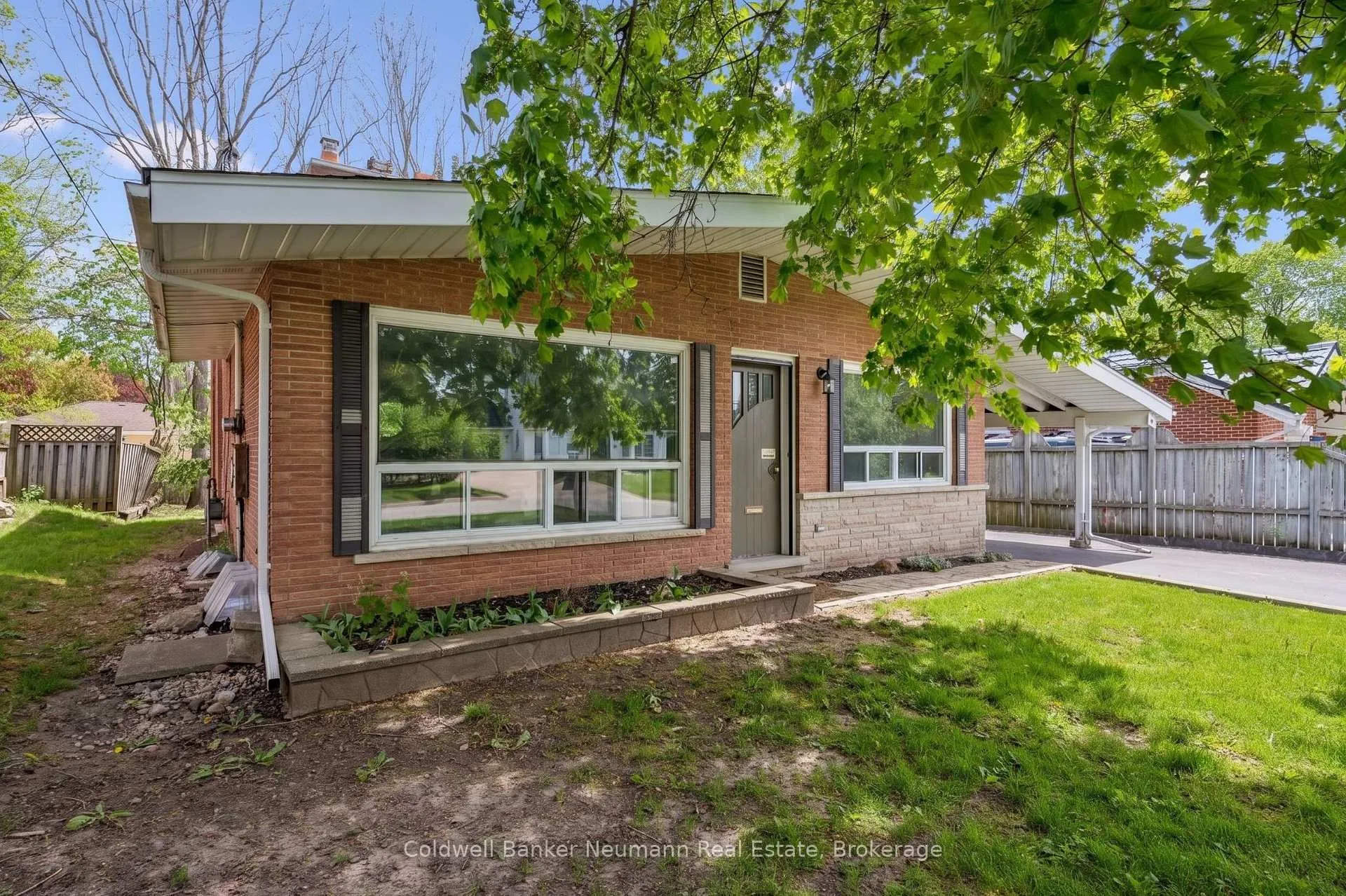 Photo 38 of 40 Fairview Boulevard, Guelph, Dovercliffe Park/Old University — HOMEH