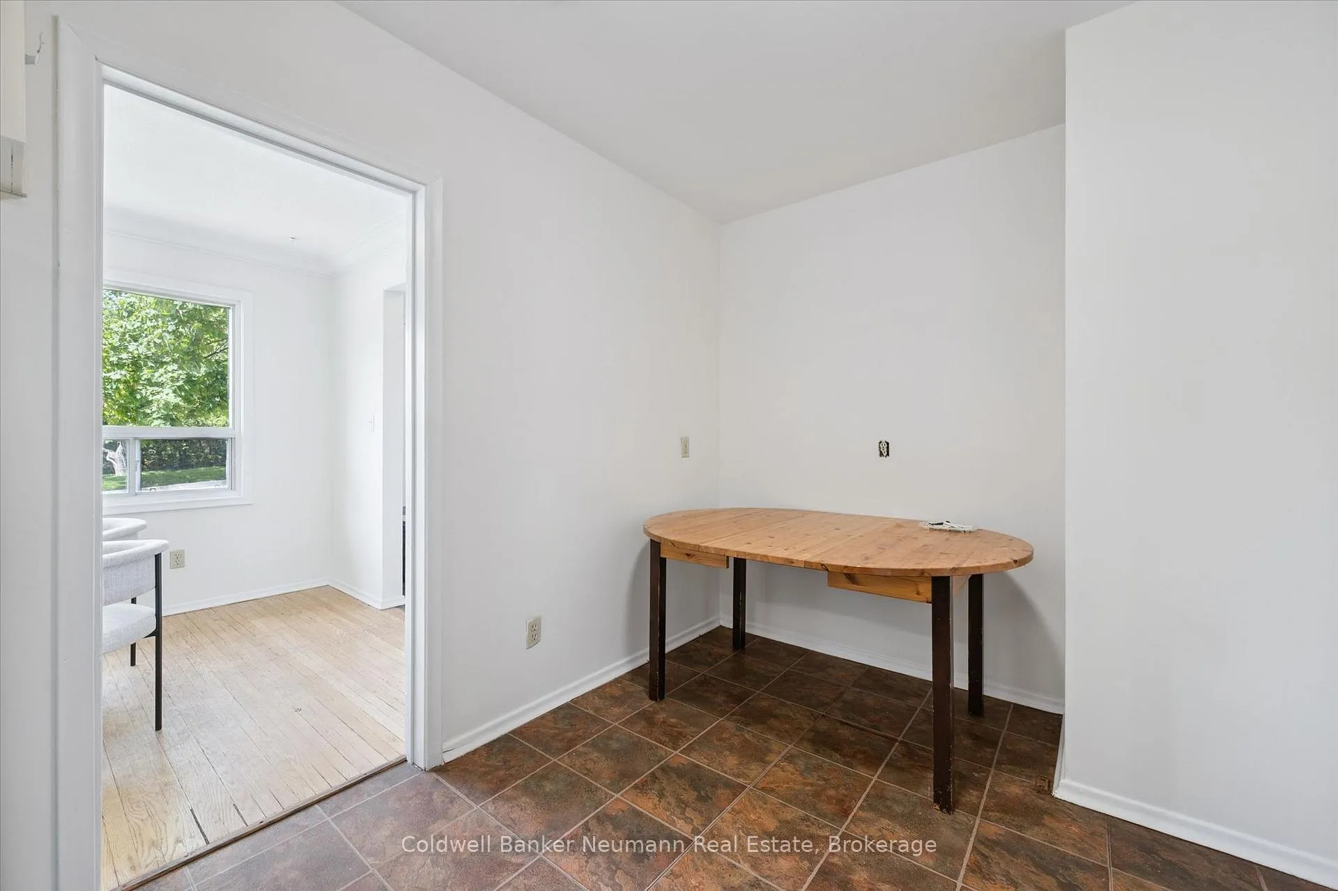 Photo 41 of 40 Fairview Boulevard, Guelph, Dovercliffe Park/Old University — HOMEH