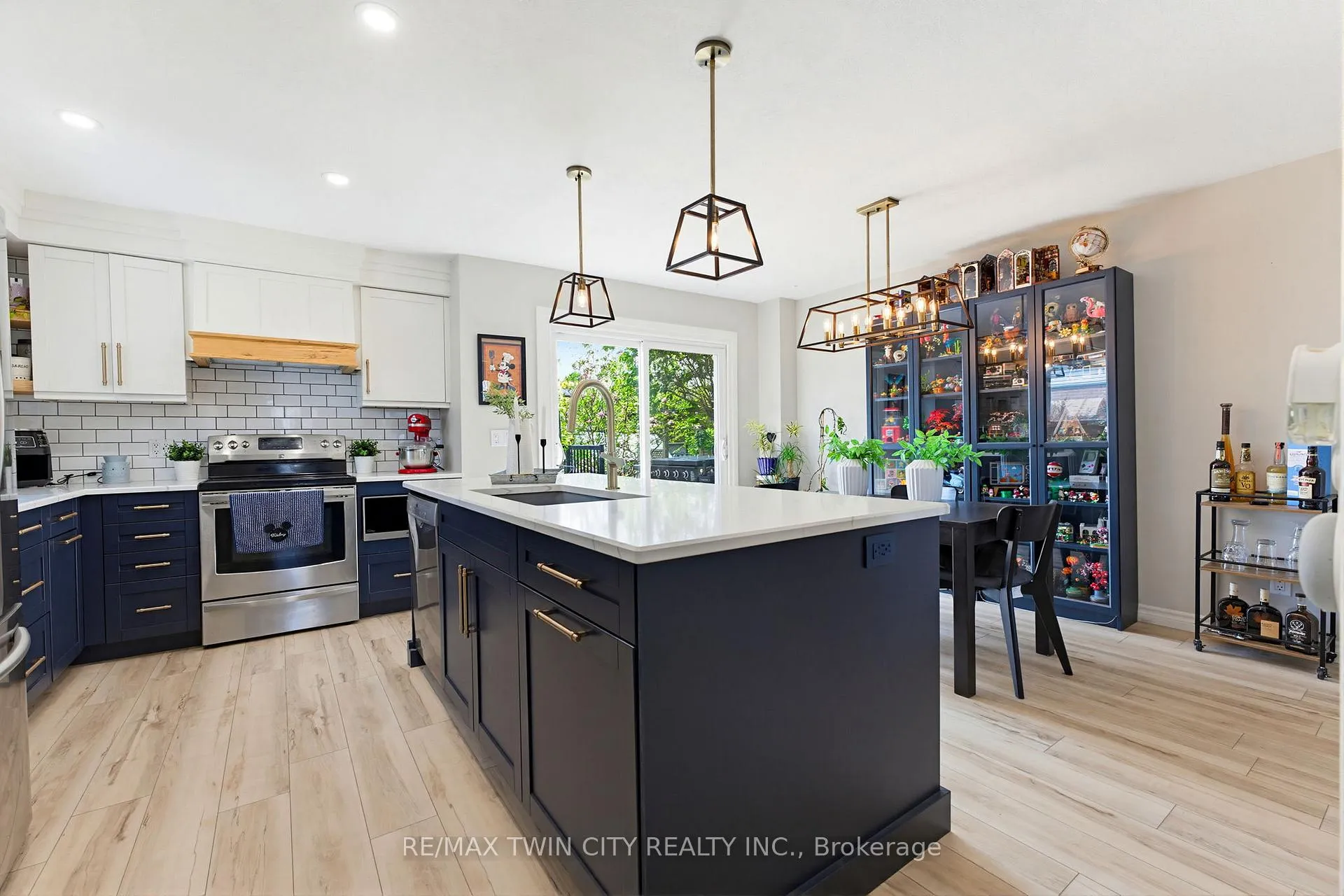 Photo 5 of 219 Inglis Street, North Dumfries — HOMEH