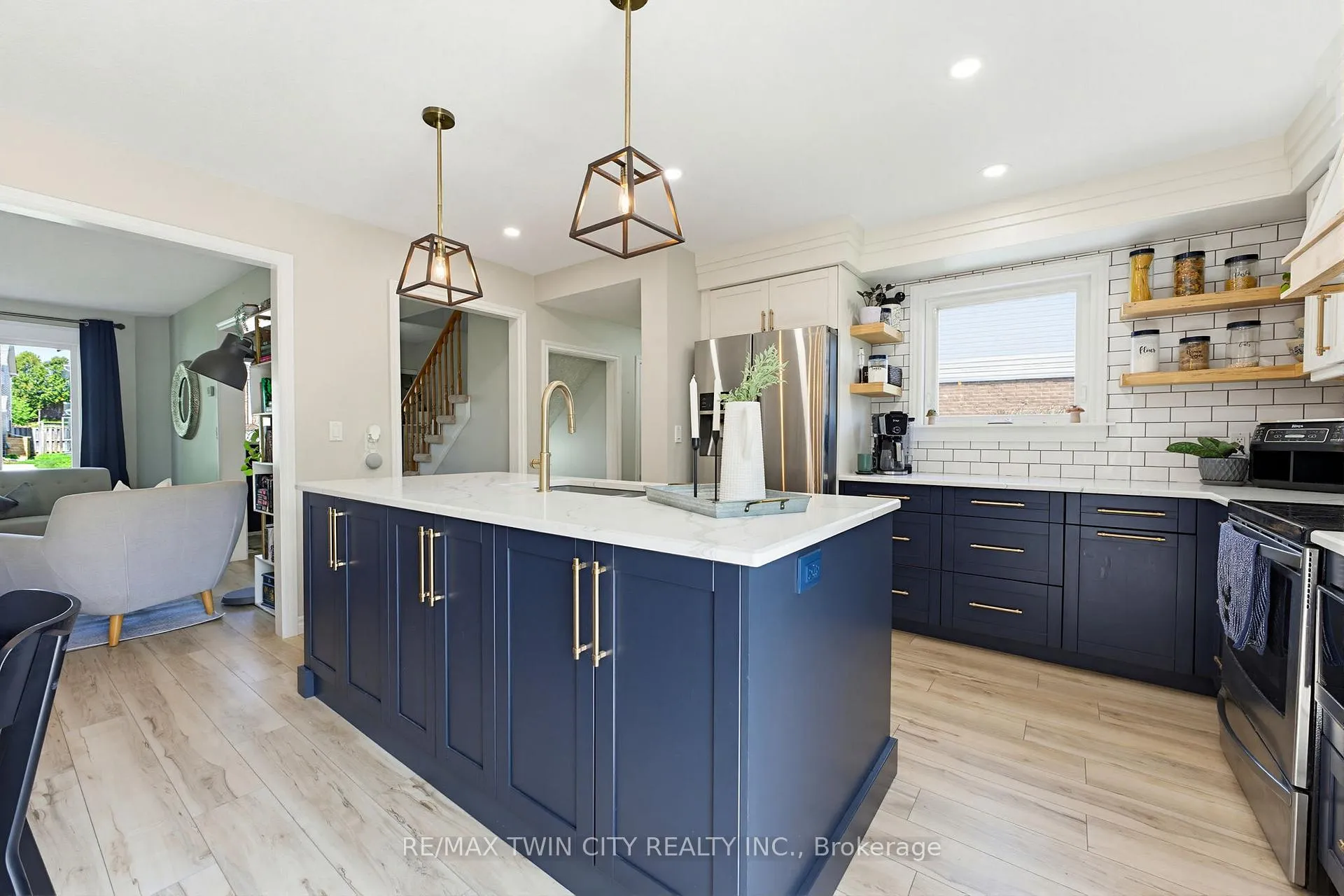 Photo 6 of 219 Inglis Street, North Dumfries — HOMEH