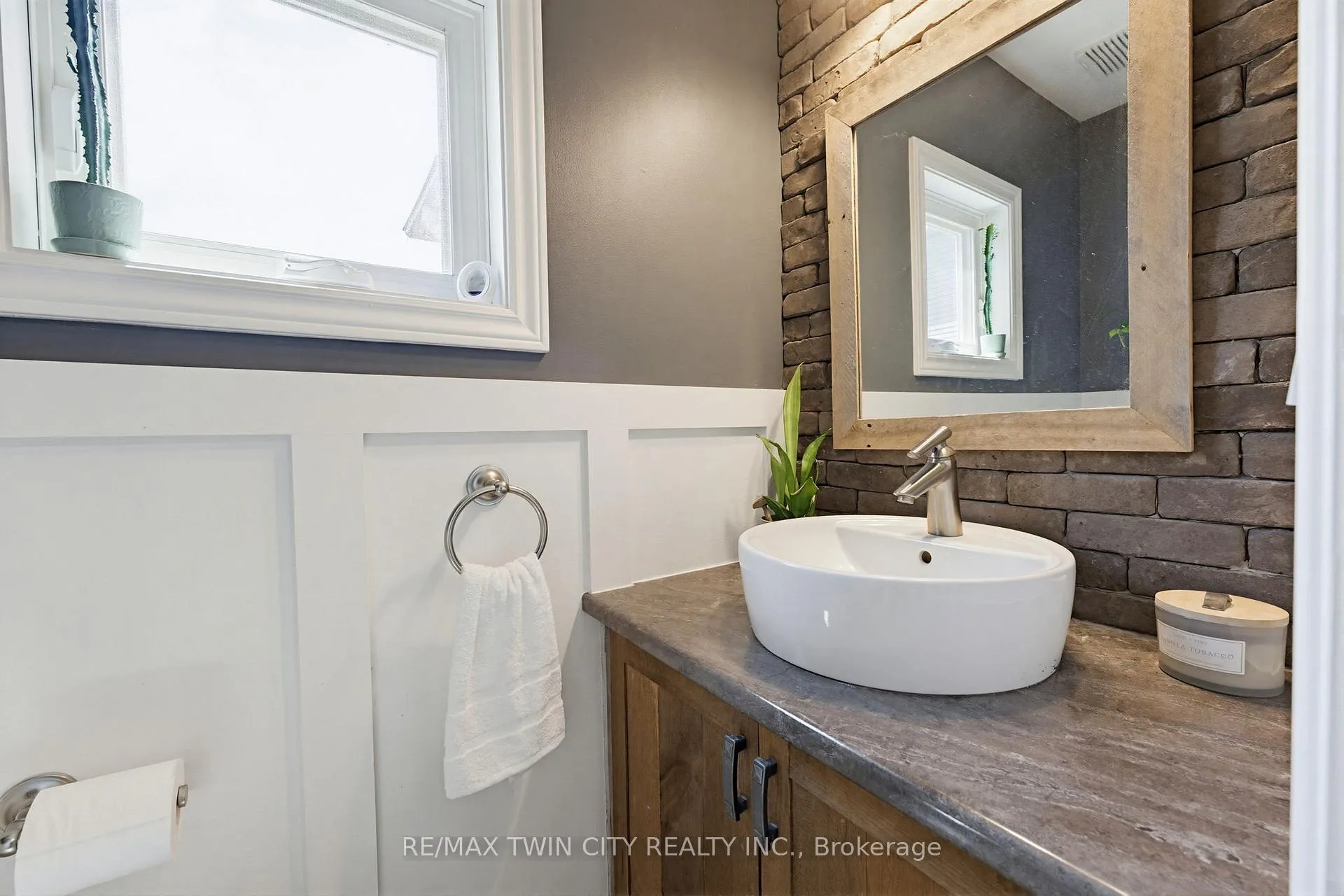 Photo 15 of 219 Inglis Street, North Dumfries — HOMEH