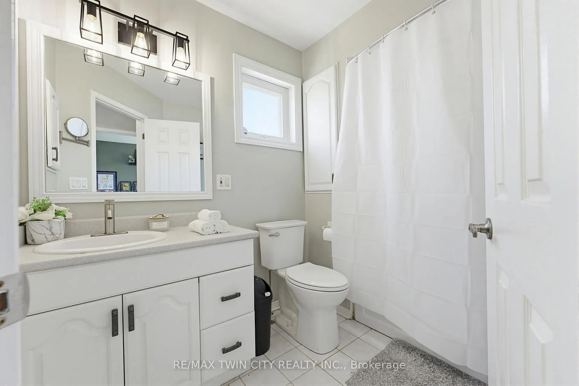 Photo 21 of 219 Inglis Street, North Dumfries — HOMEH