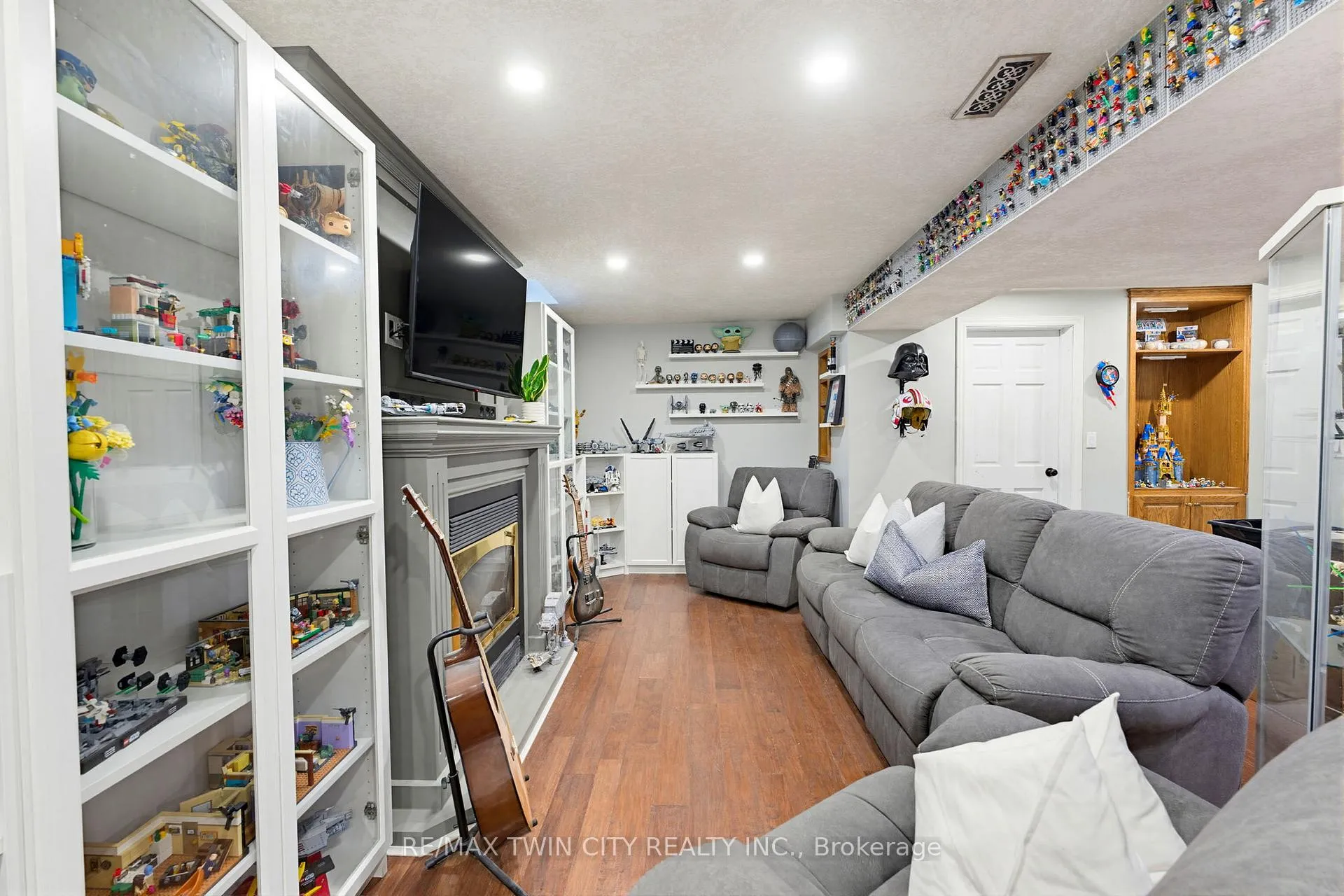 Photo 23 of 219 Inglis Street, North Dumfries — HOMEH