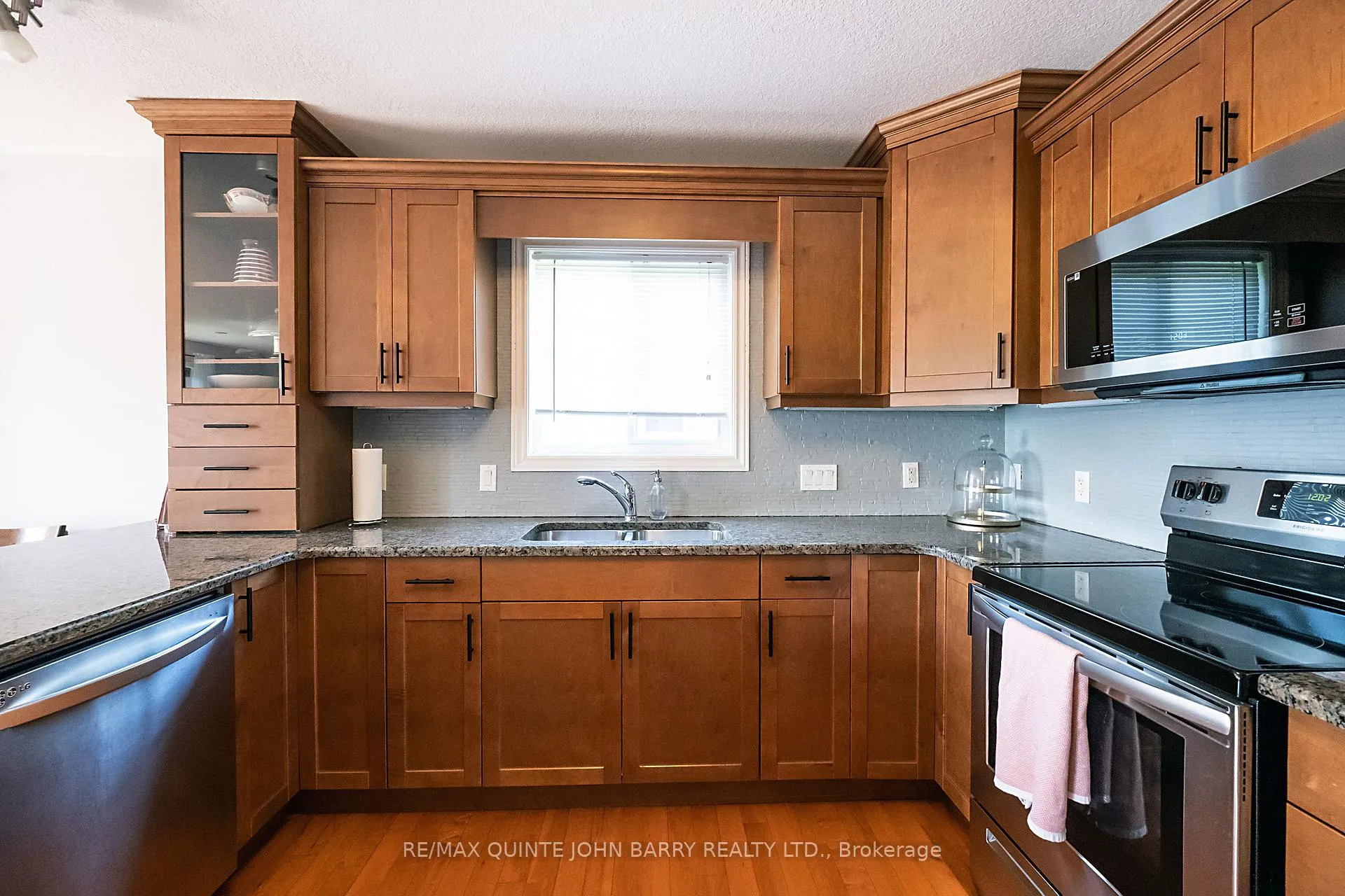Photo 10 of 3 Spencer Court, Quinte West, Murray Ward — HOMEH