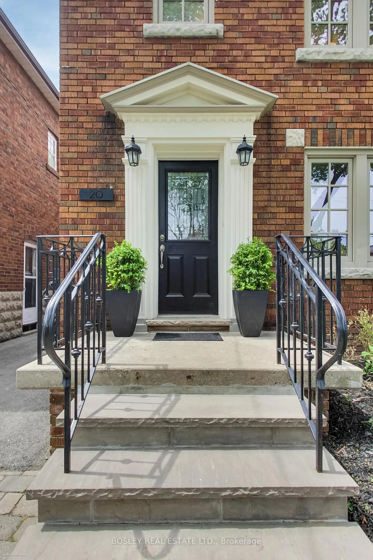 Photo 3 of 20 Randolph Road, Toronto, Leaside — HOMEH