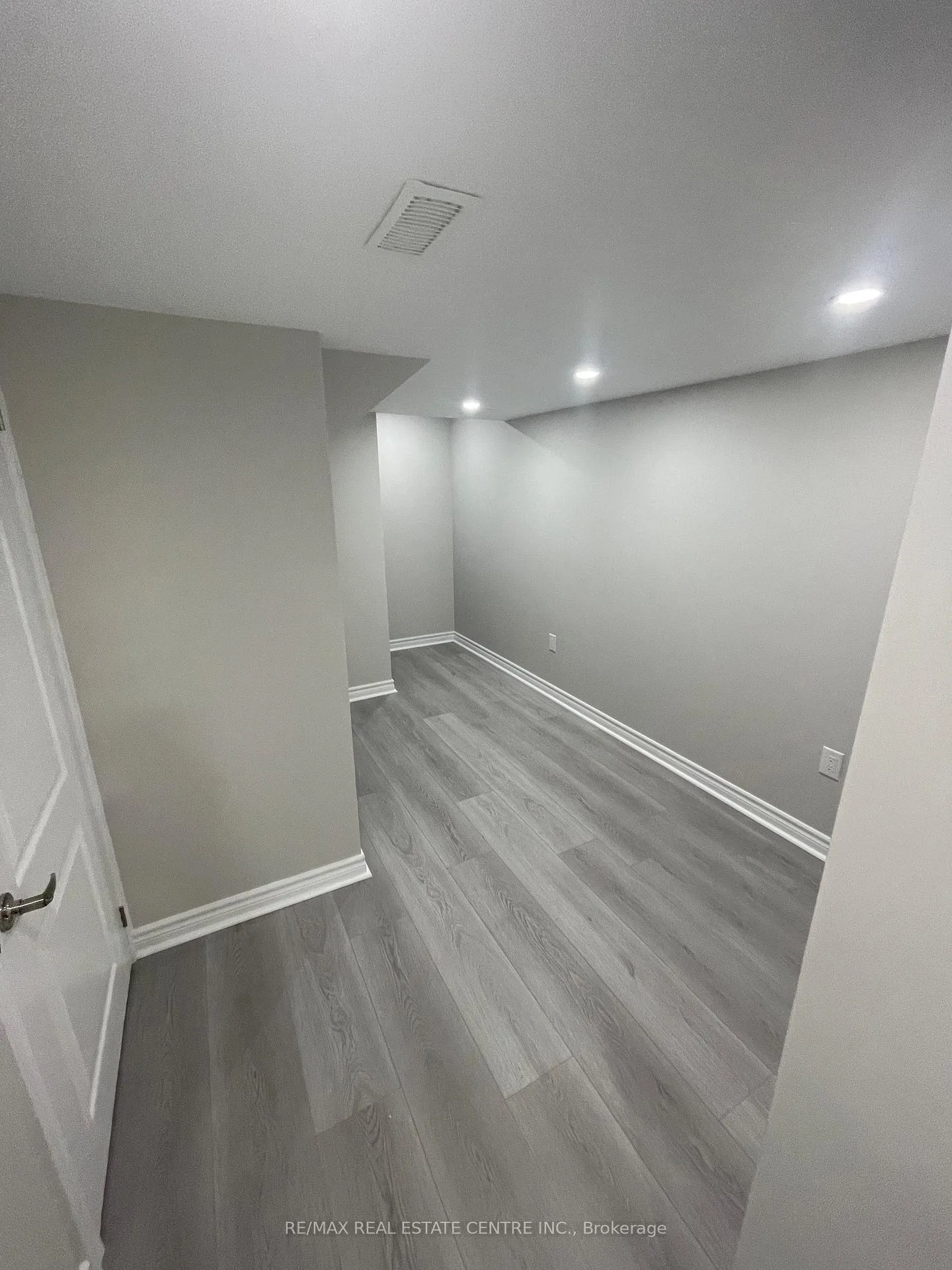 Photo 6 of Unit Bsmt, 63 Allegro Drive, Brampton, Credit Valley — HOMEH