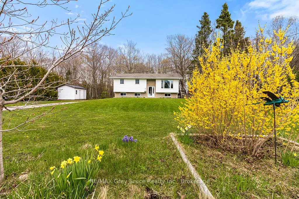 Photo 2 of 46 Maple Golf Crescent, Northern Bruce Peninsula — HOMEH
