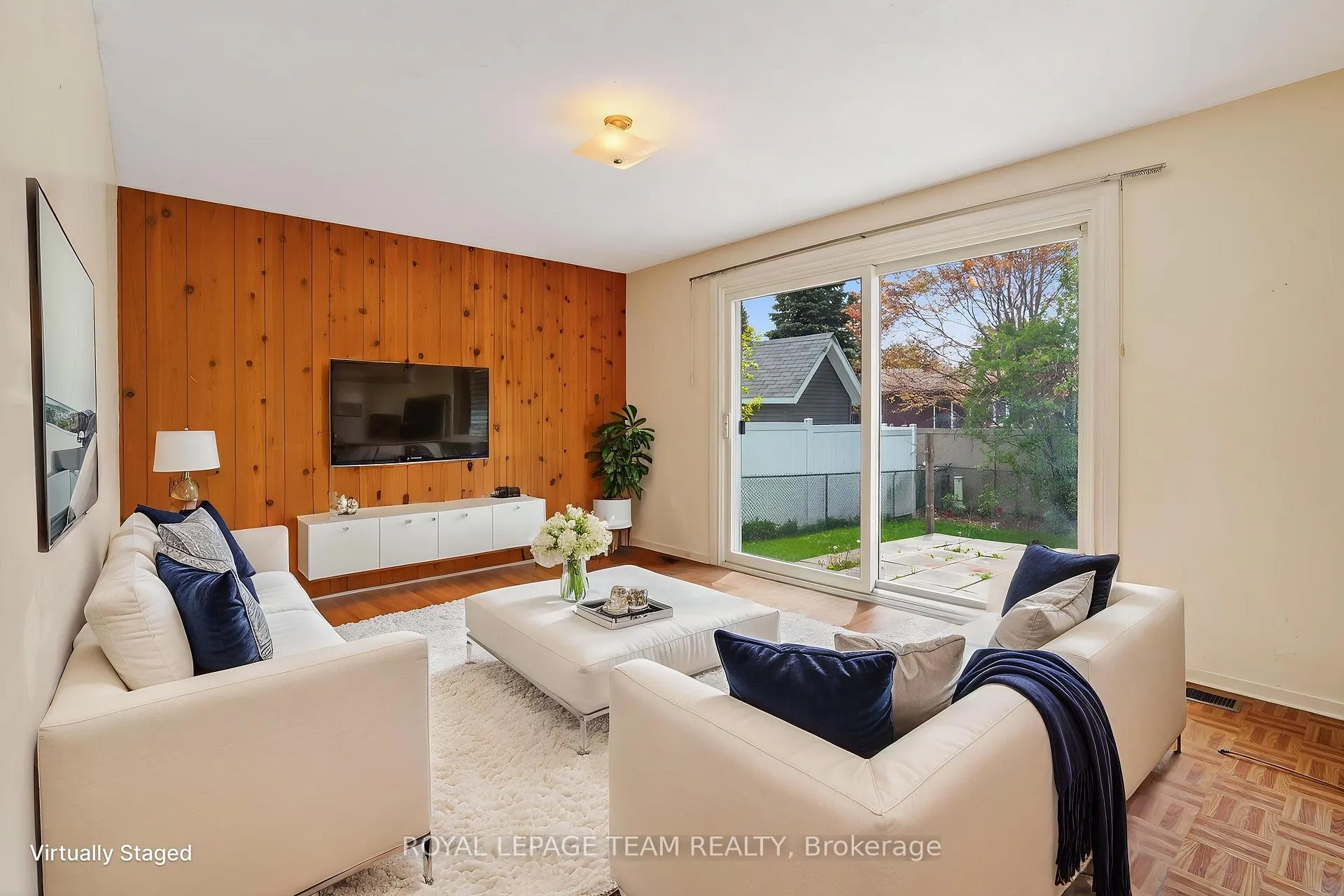 Photo 10 of 16 Parkglen Drive, Ottawa, Meadowlands/St. Claire Gardens — HOMEH
