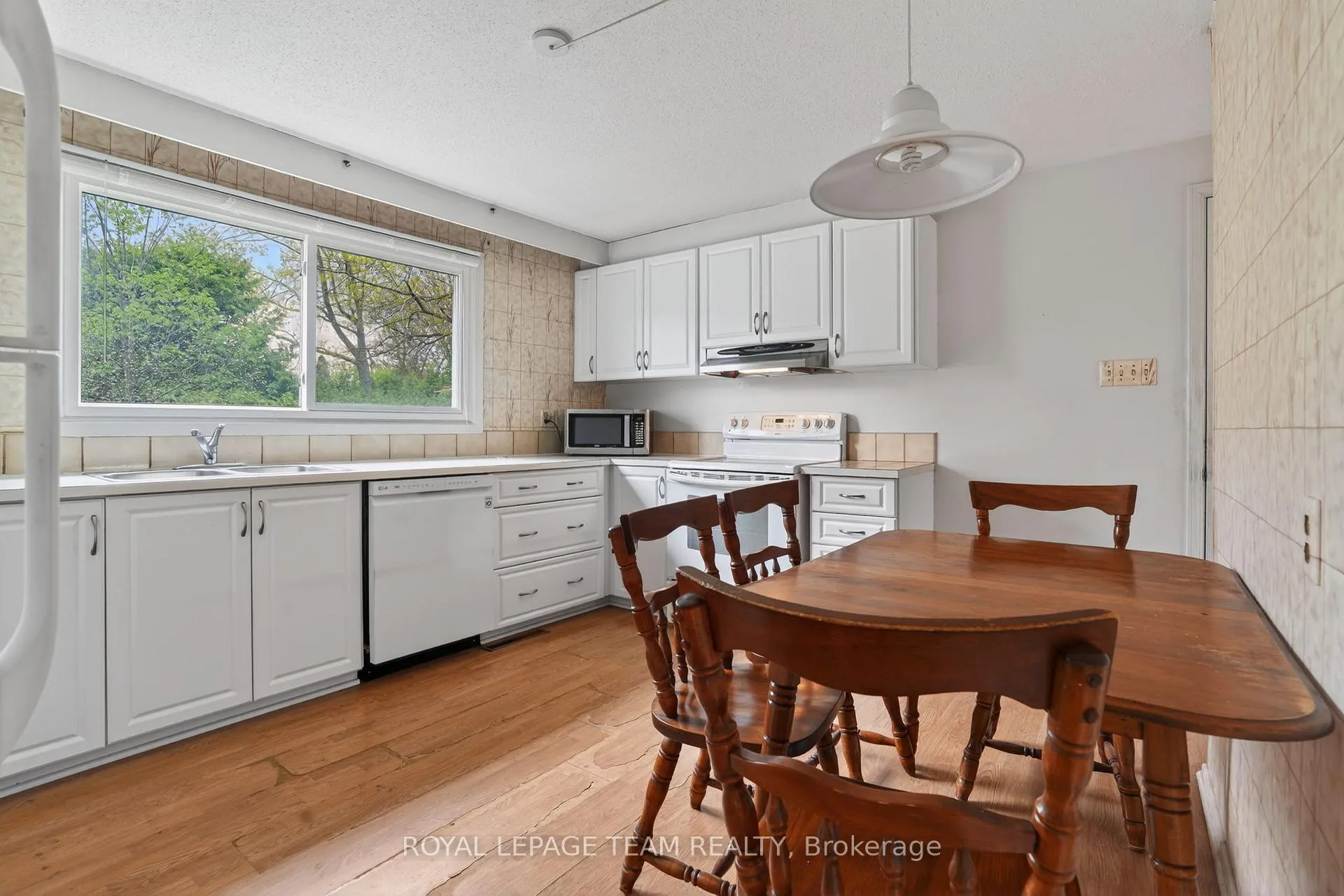 Photo 12 of 16 Parkglen Drive, Ottawa, Meadowlands/St. Claire Gardens — HOMEH