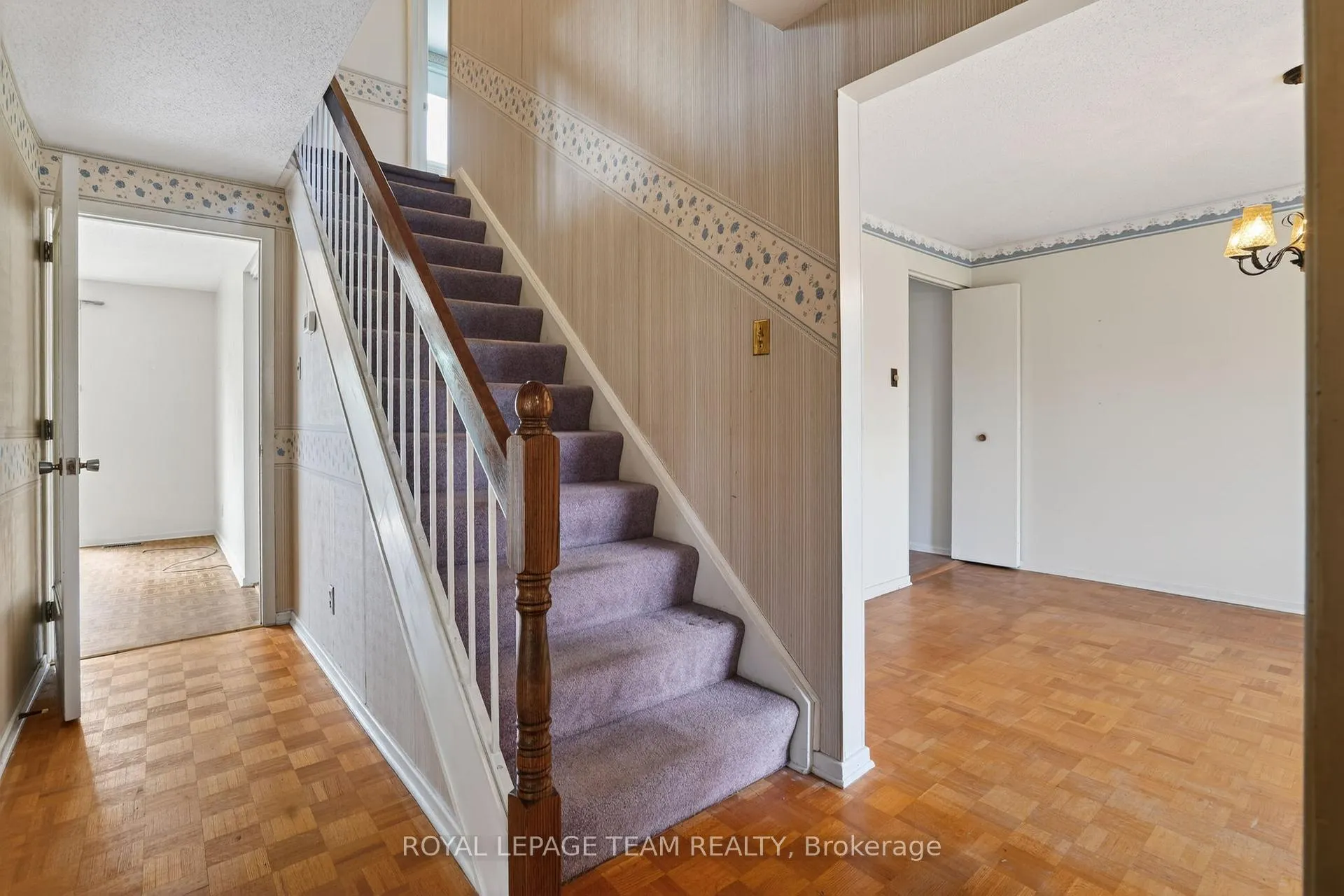Photo 17 of 16 Parkglen Drive, Ottawa, Meadowlands/St. Claire Gardens — HOMEH