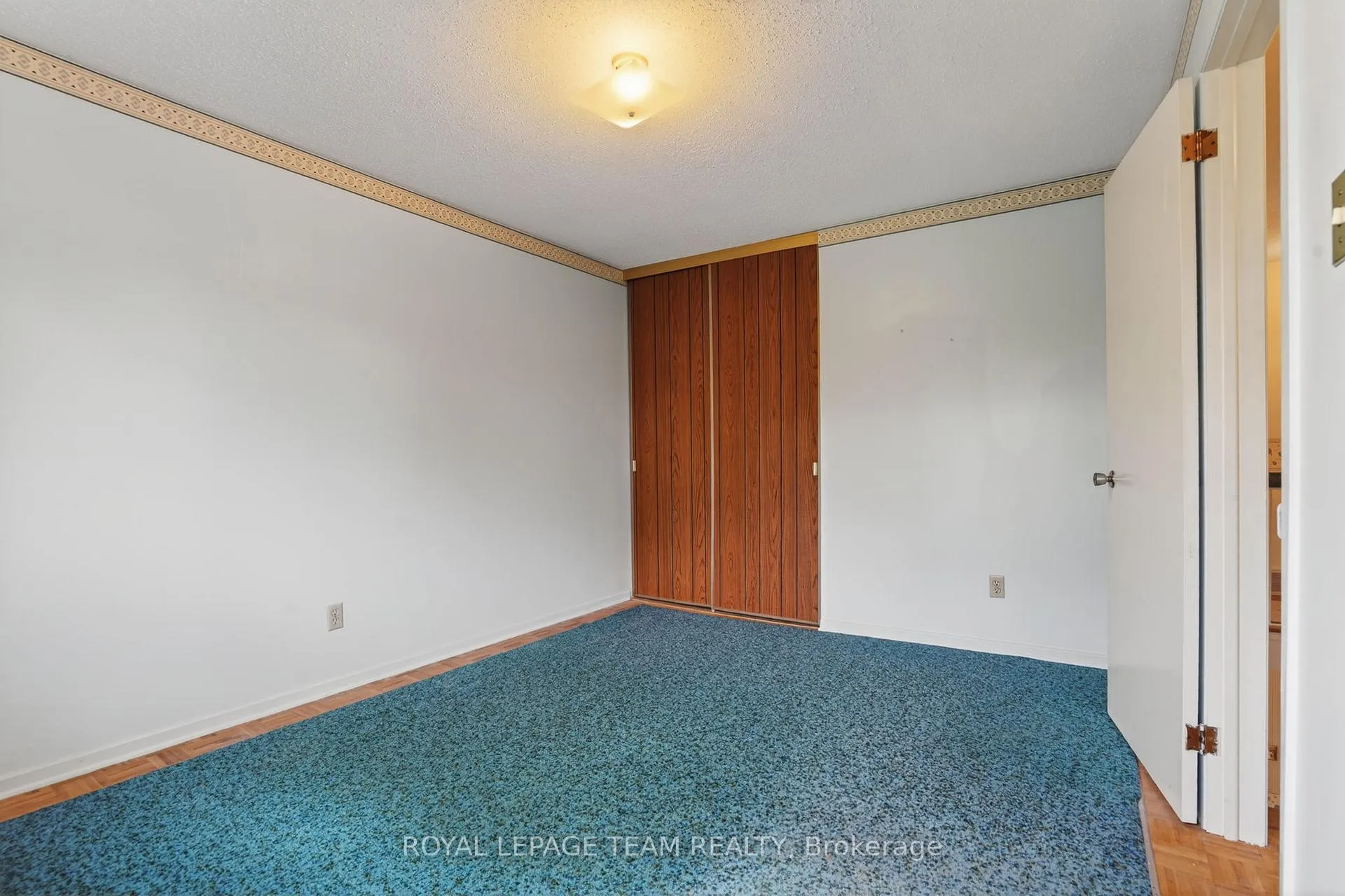 Photo 18 of 16 Parkglen Drive, Ottawa, Meadowlands/St. Claire Gardens — HOMEH
