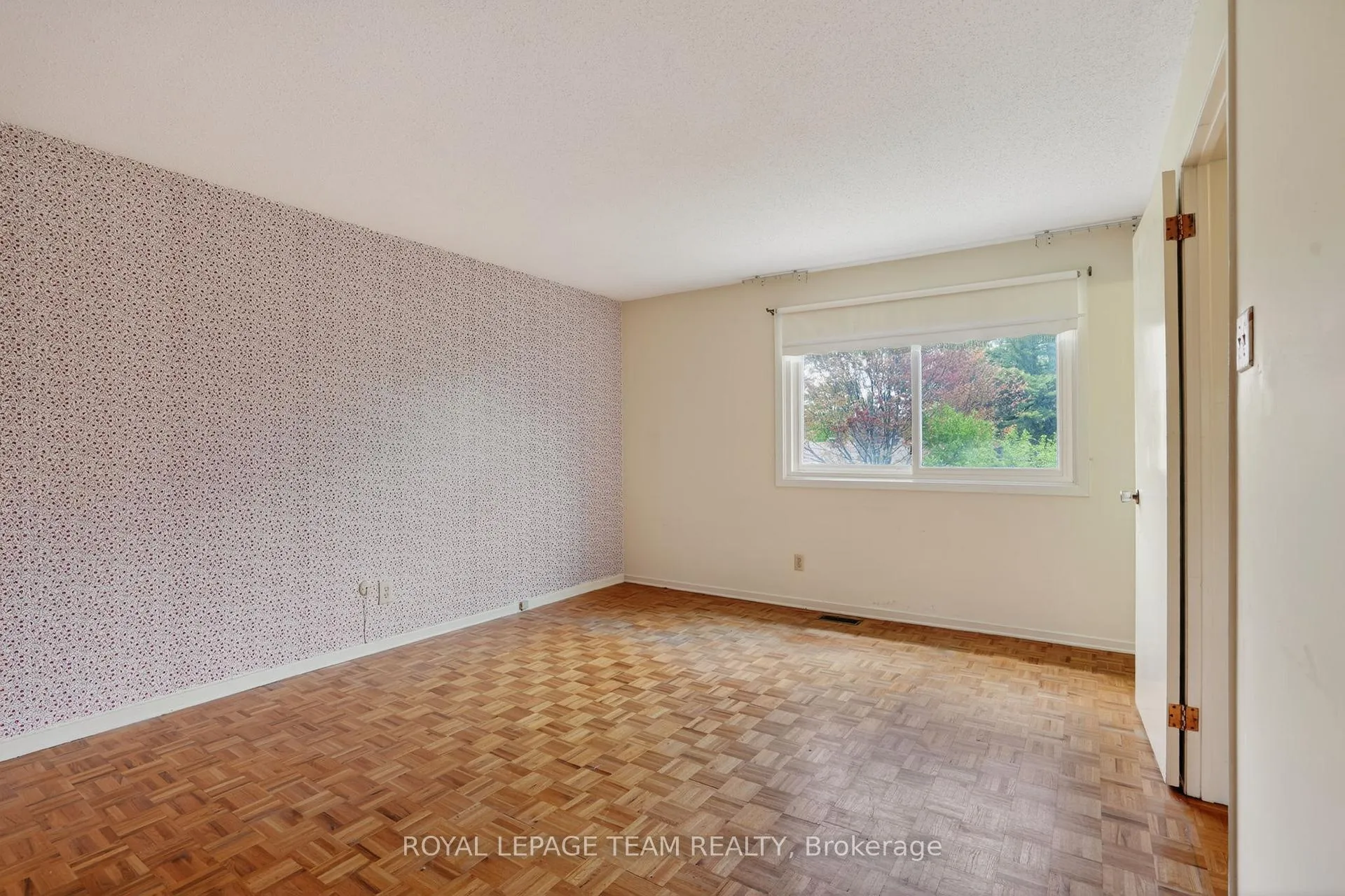 Photo 19 of 16 Parkglen Drive, Ottawa, Meadowlands/St. Claire Gardens — HOMEH