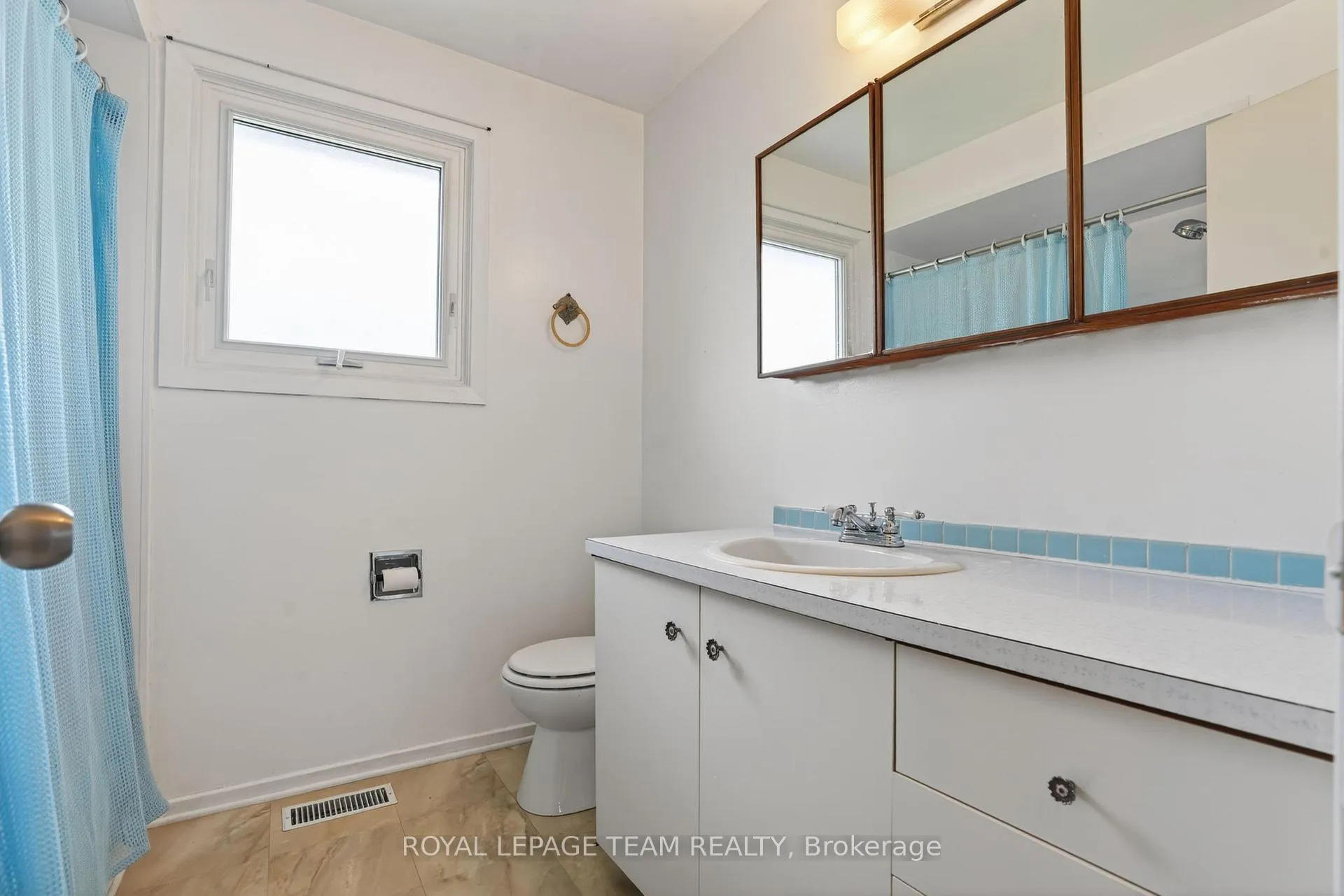 Photo 25 of 16 Parkglen Drive, Ottawa, Meadowlands/St. Claire Gardens — HOMEH
