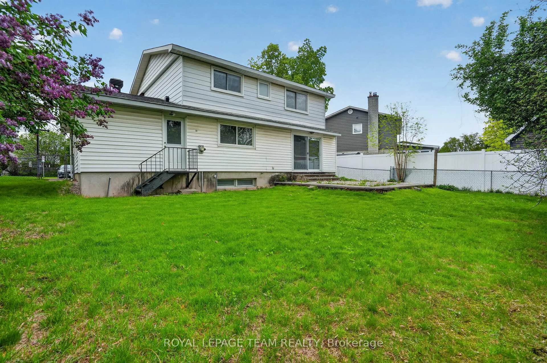 Photo 31 of 16 Parkglen Drive, Ottawa, Meadowlands/St. Claire Gardens — HOMEH
