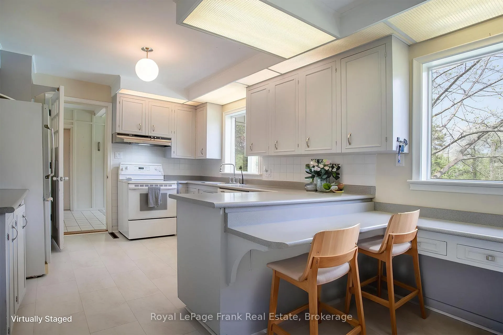 Photo 8 of 338 Lyndeview Drive, Whitby, Lynde Creek — HOMEH