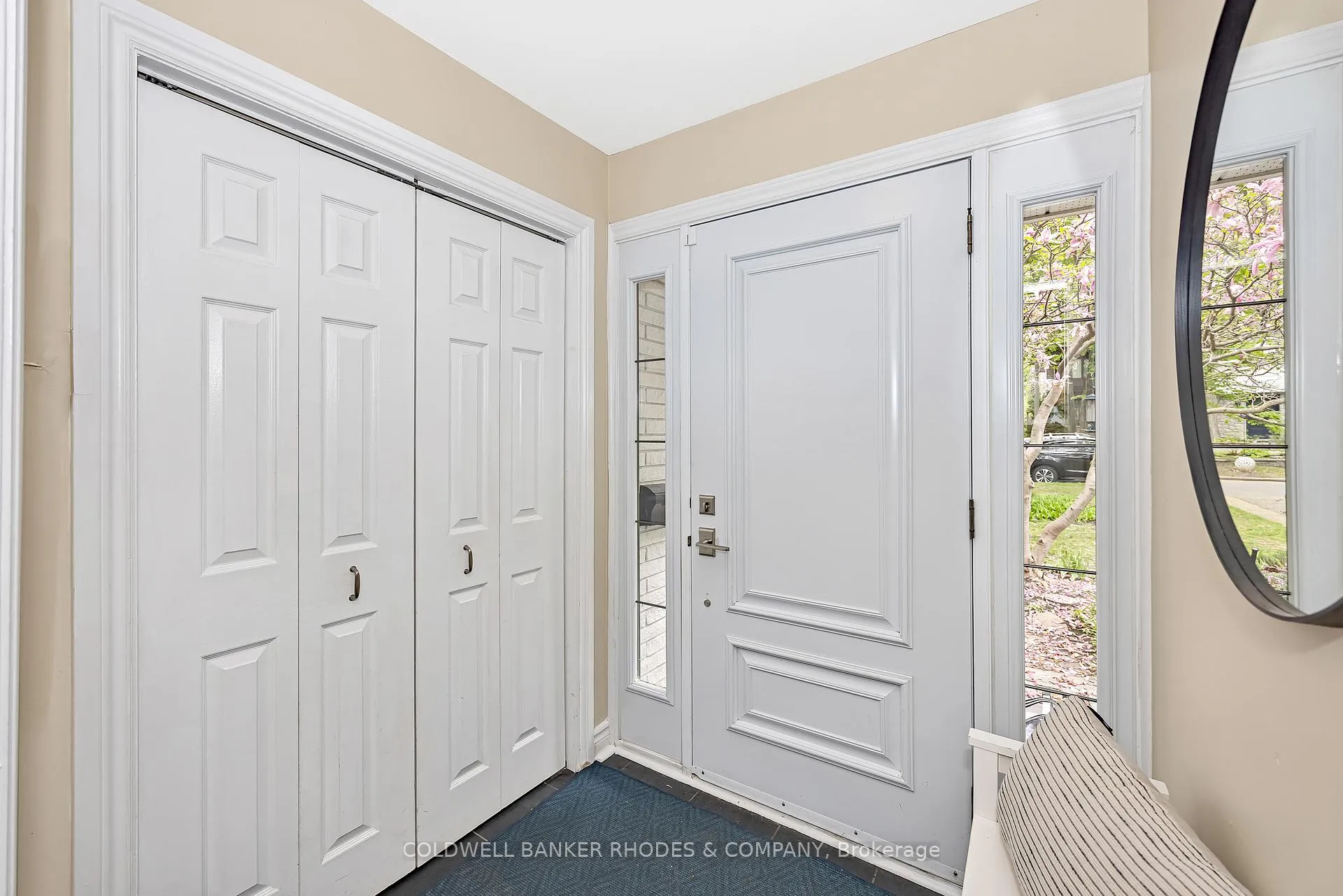 Photo 3 of 2228 Old Lilac Lane, Ottawa, Applewood Acres — HOMEH