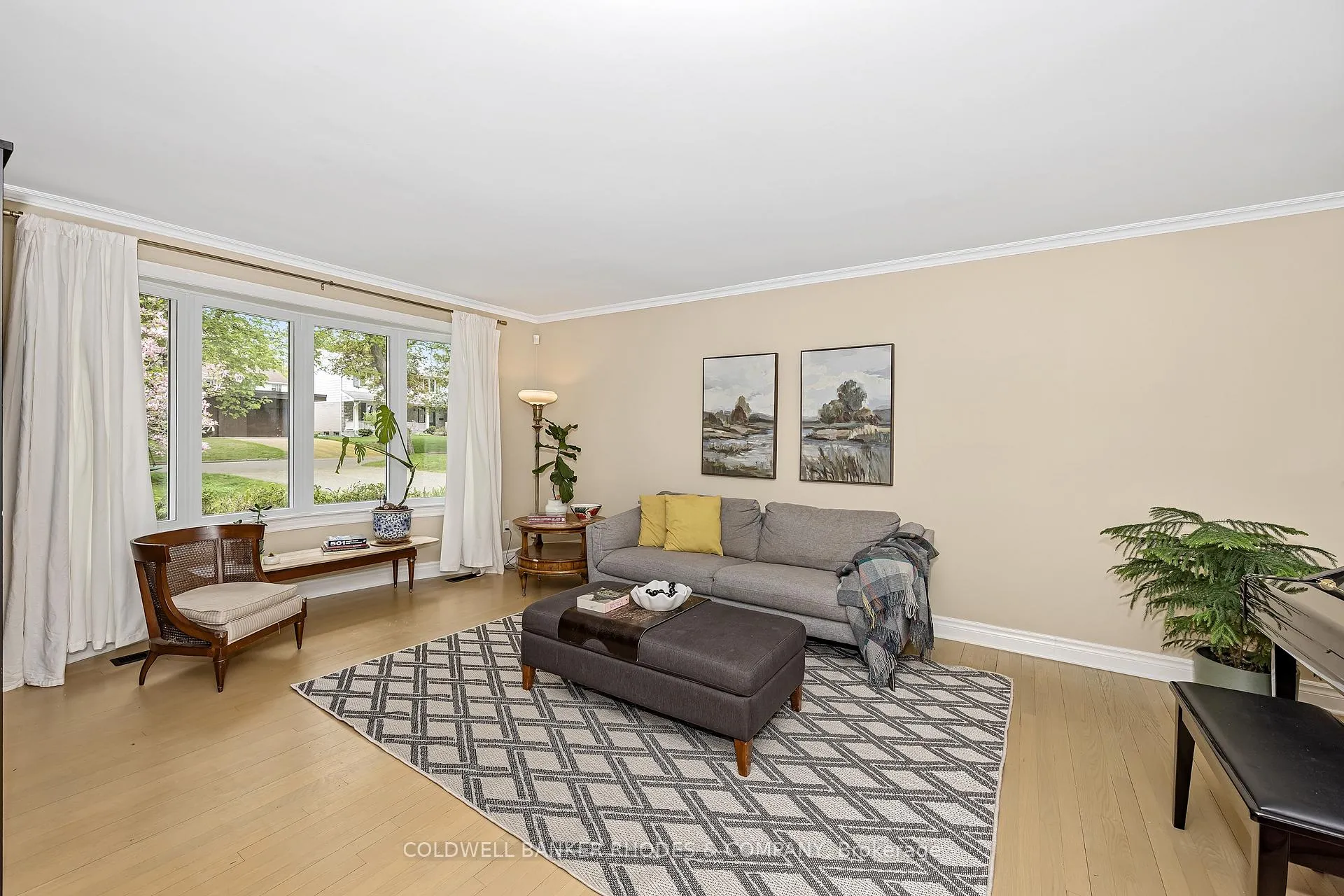 Photo 4 of 2228 Old Lilac Lane, Ottawa, Applewood Acres — HOMEH