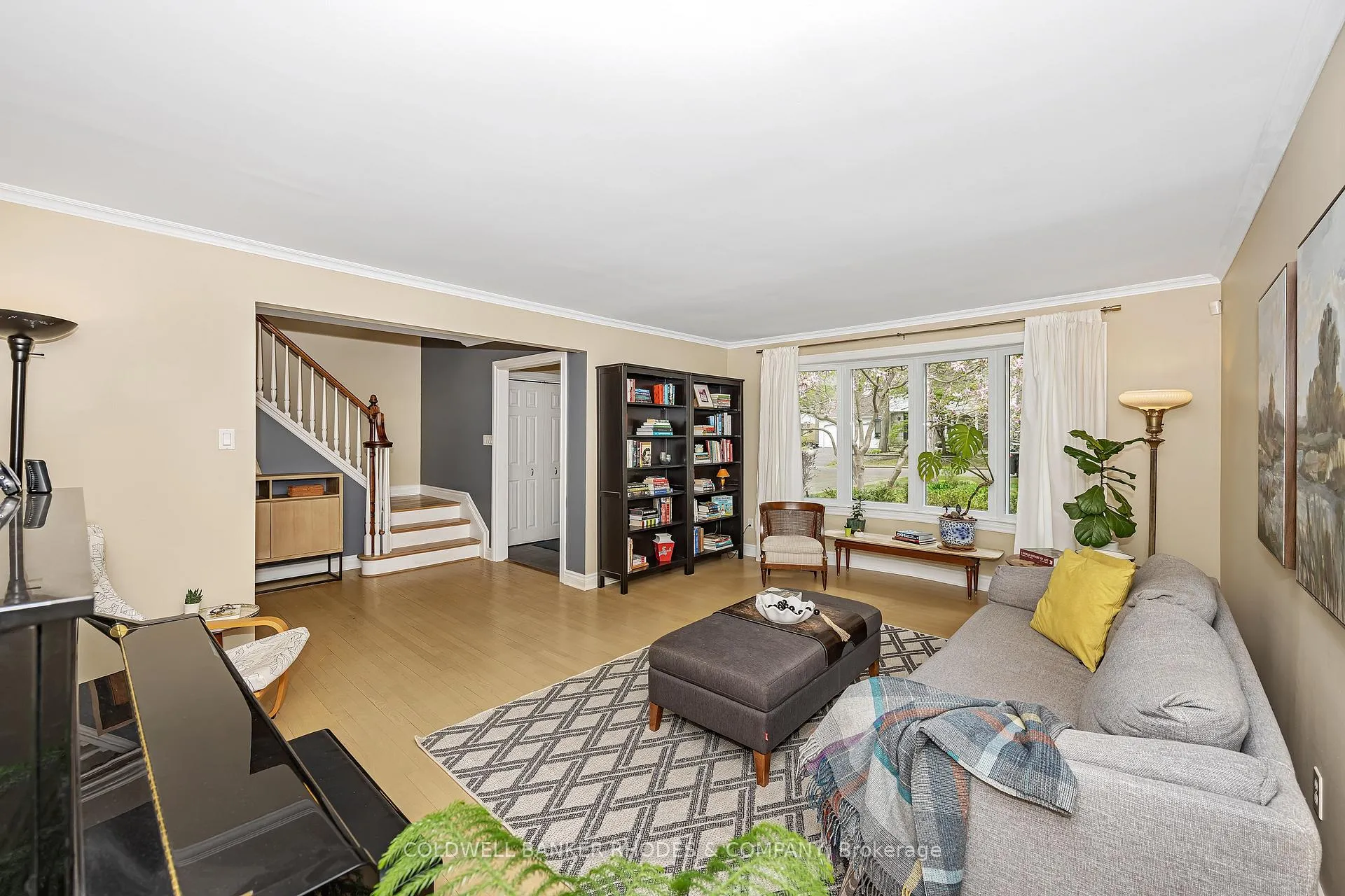 Photo 5 of 2228 Old Lilac Lane, Ottawa, Applewood Acres — HOMEH