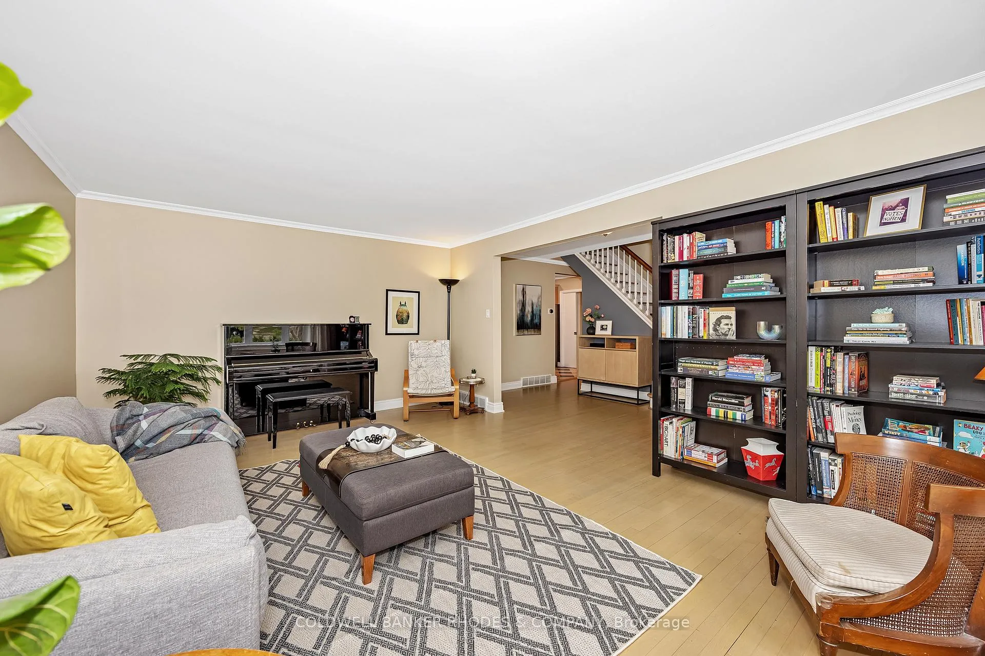 Photo 6 of 2228 Old Lilac Lane, Ottawa, Applewood Acres — HOMEH