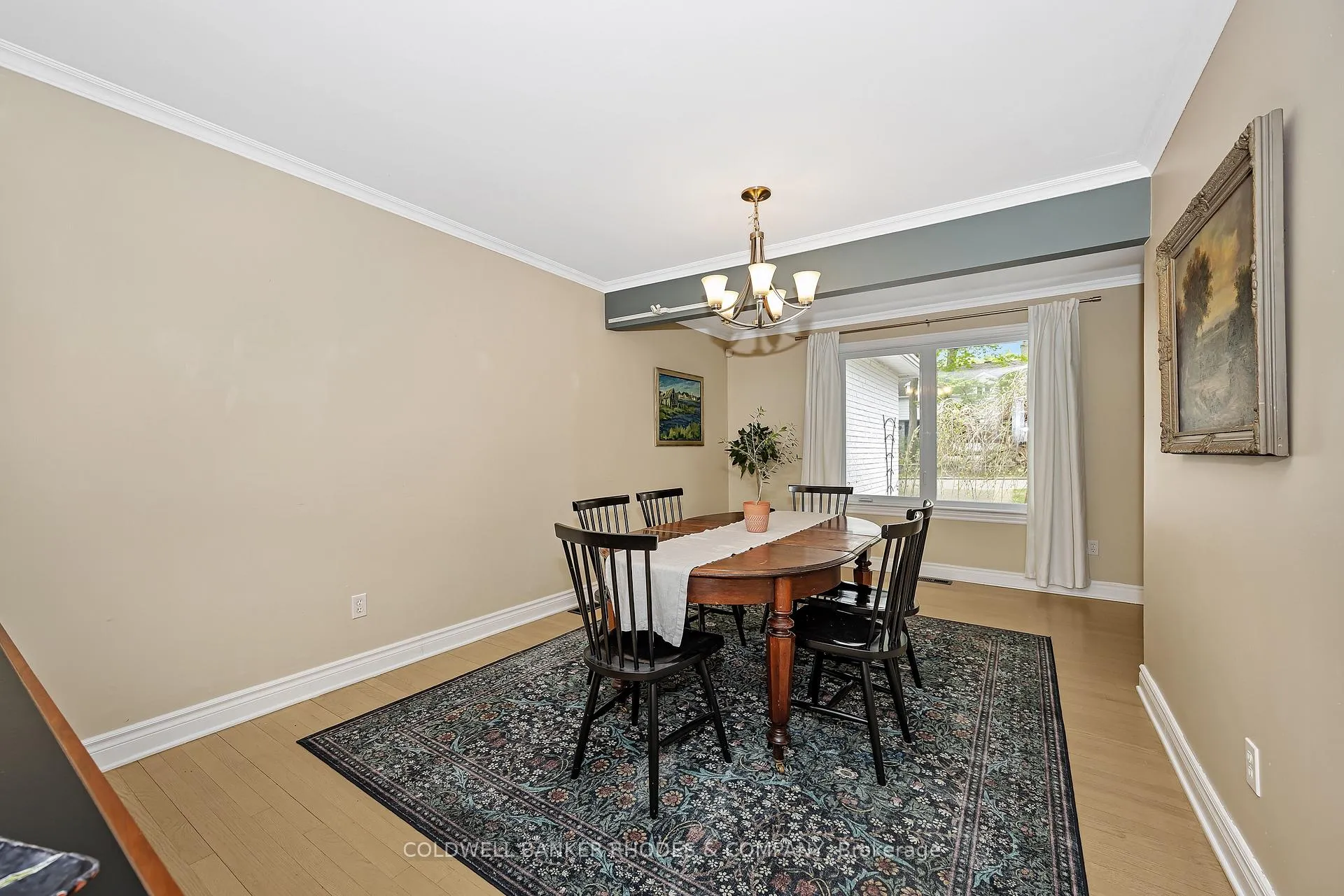 Photo 7 of 2228 Old Lilac Lane, Ottawa, Applewood Acres — HOMEH