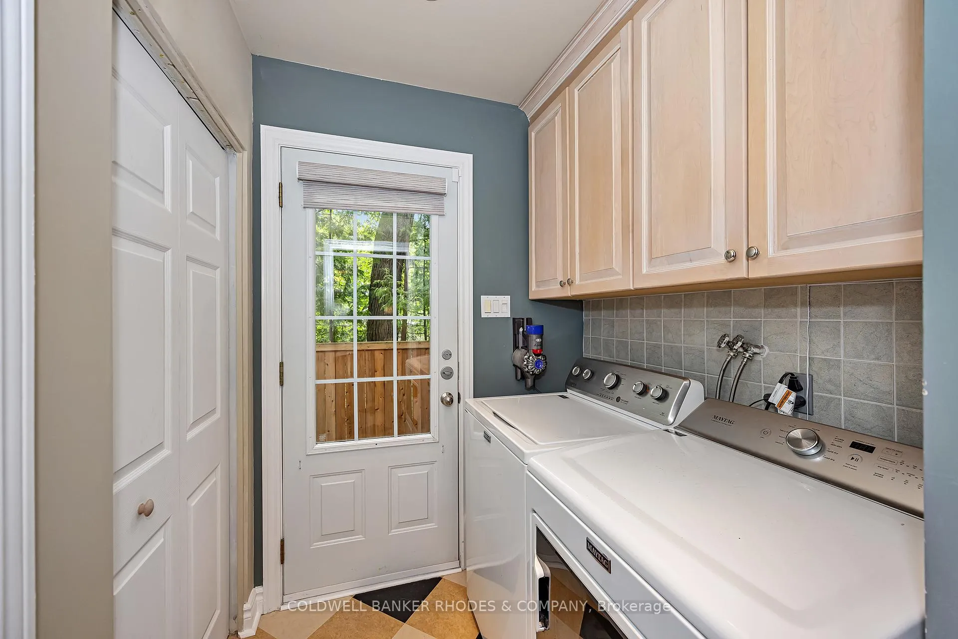 Photo 15 of 2228 Old Lilac Lane, Ottawa, Applewood Acres — HOMEH