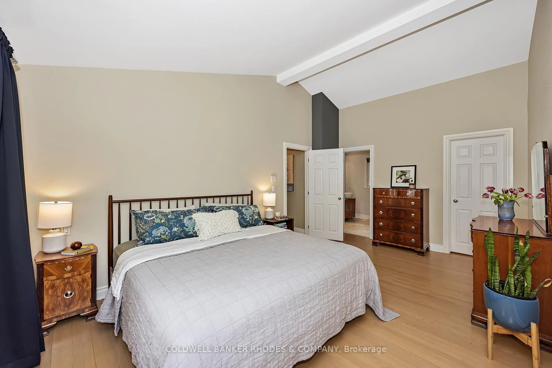 Photo 18 of 2228 Old Lilac Lane, Ottawa, Applewood Acres — HOMEH