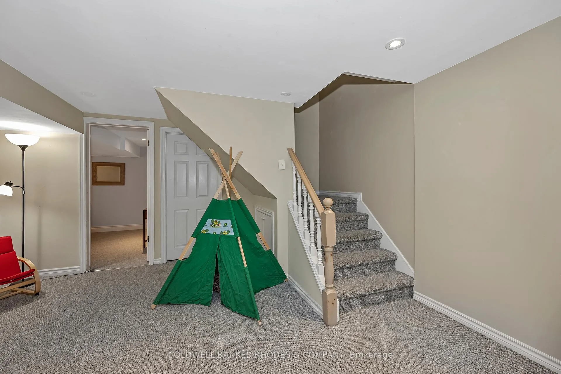 Photo 32 of 2228 Old Lilac Lane, Ottawa, Applewood Acres — HOMEH