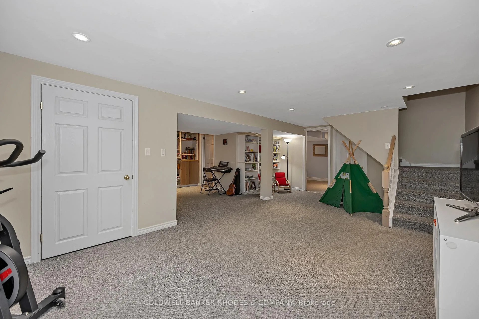 Photo 33 of 2228 Old Lilac Lane, Ottawa, Applewood Acres — HOMEH